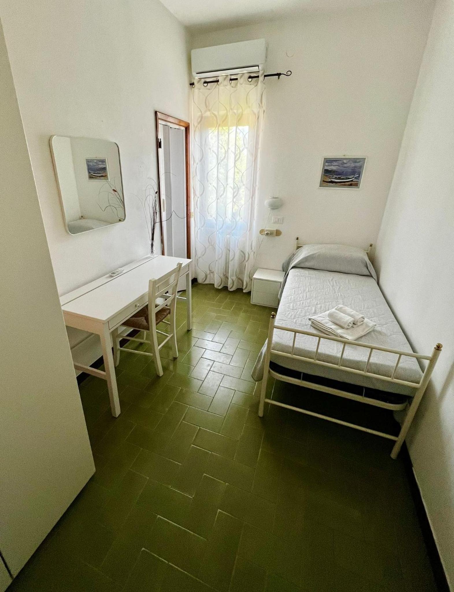 Standard Single Room photo 3