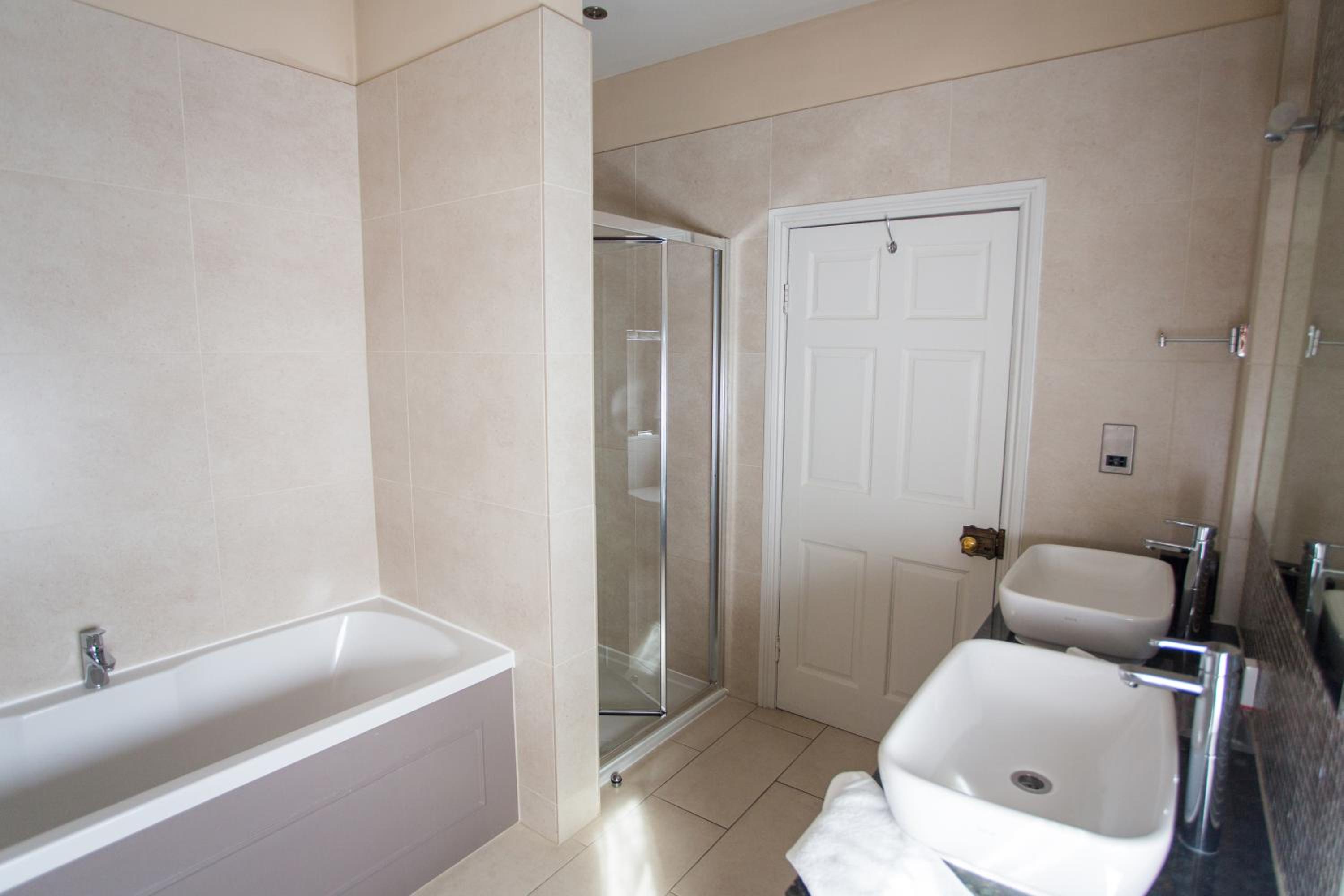 Suite - Willoughby - Photo 4