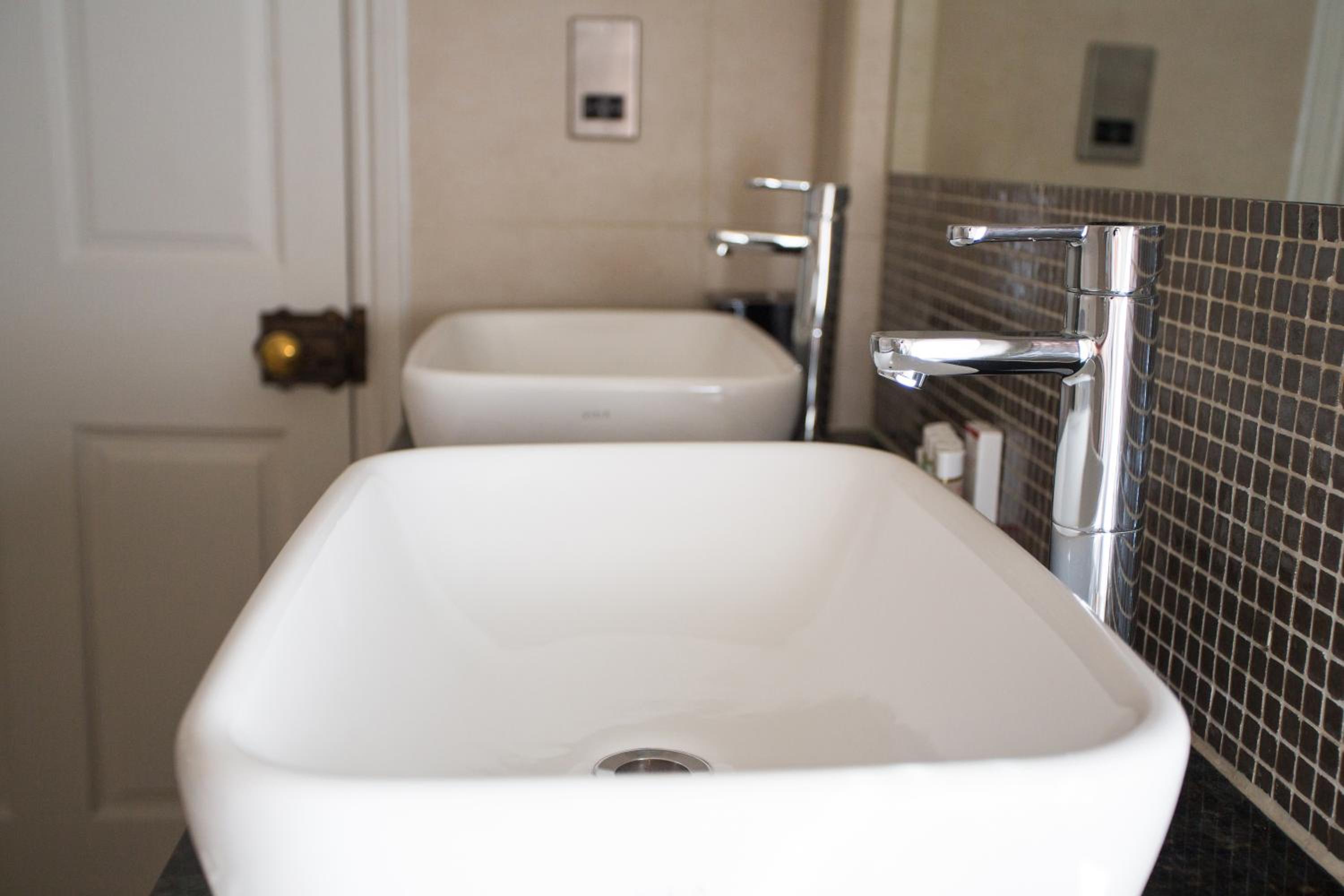 Suite - Willoughby - Photo 6