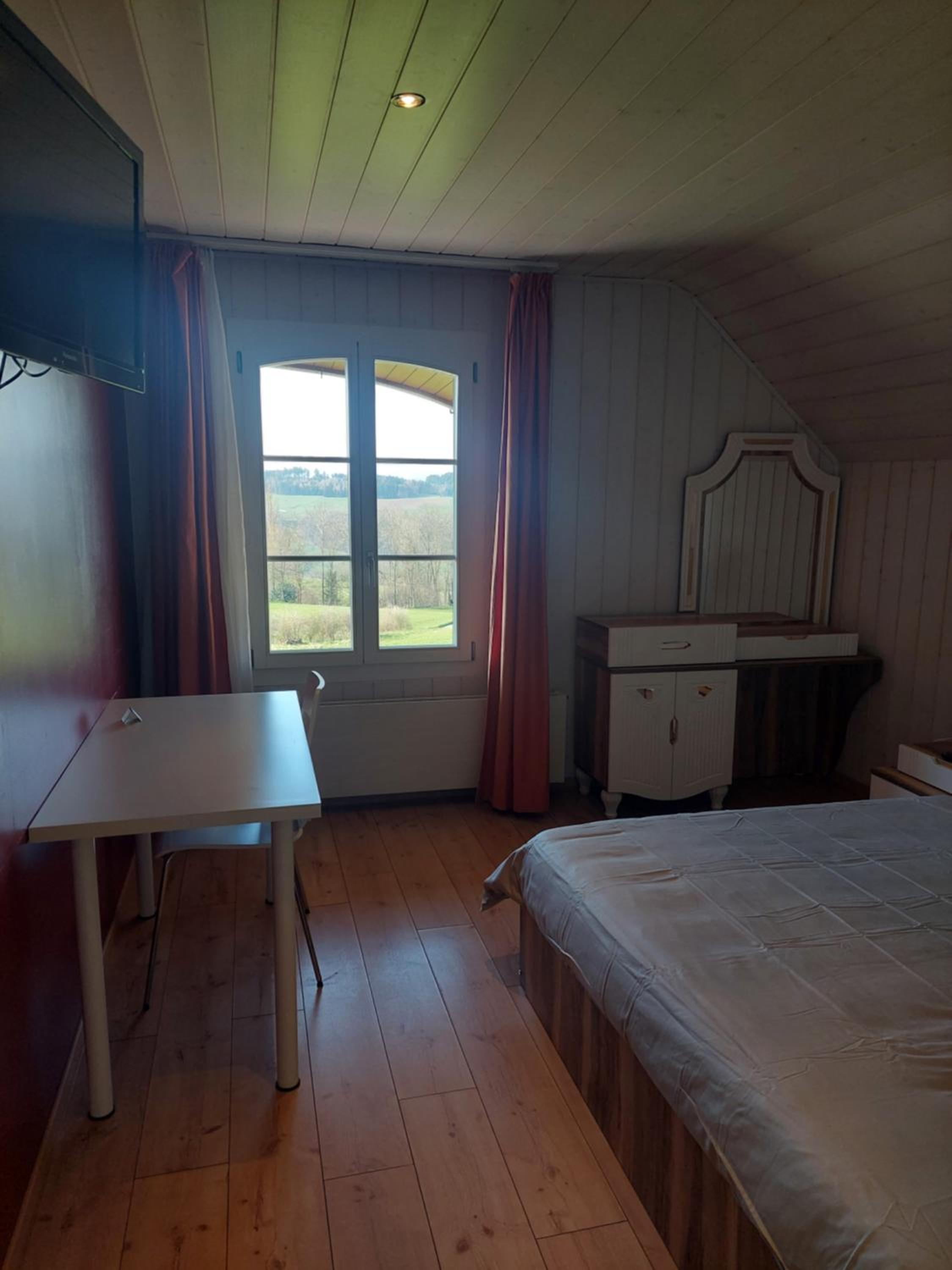 Double Room with Shared Bathroom photo 3