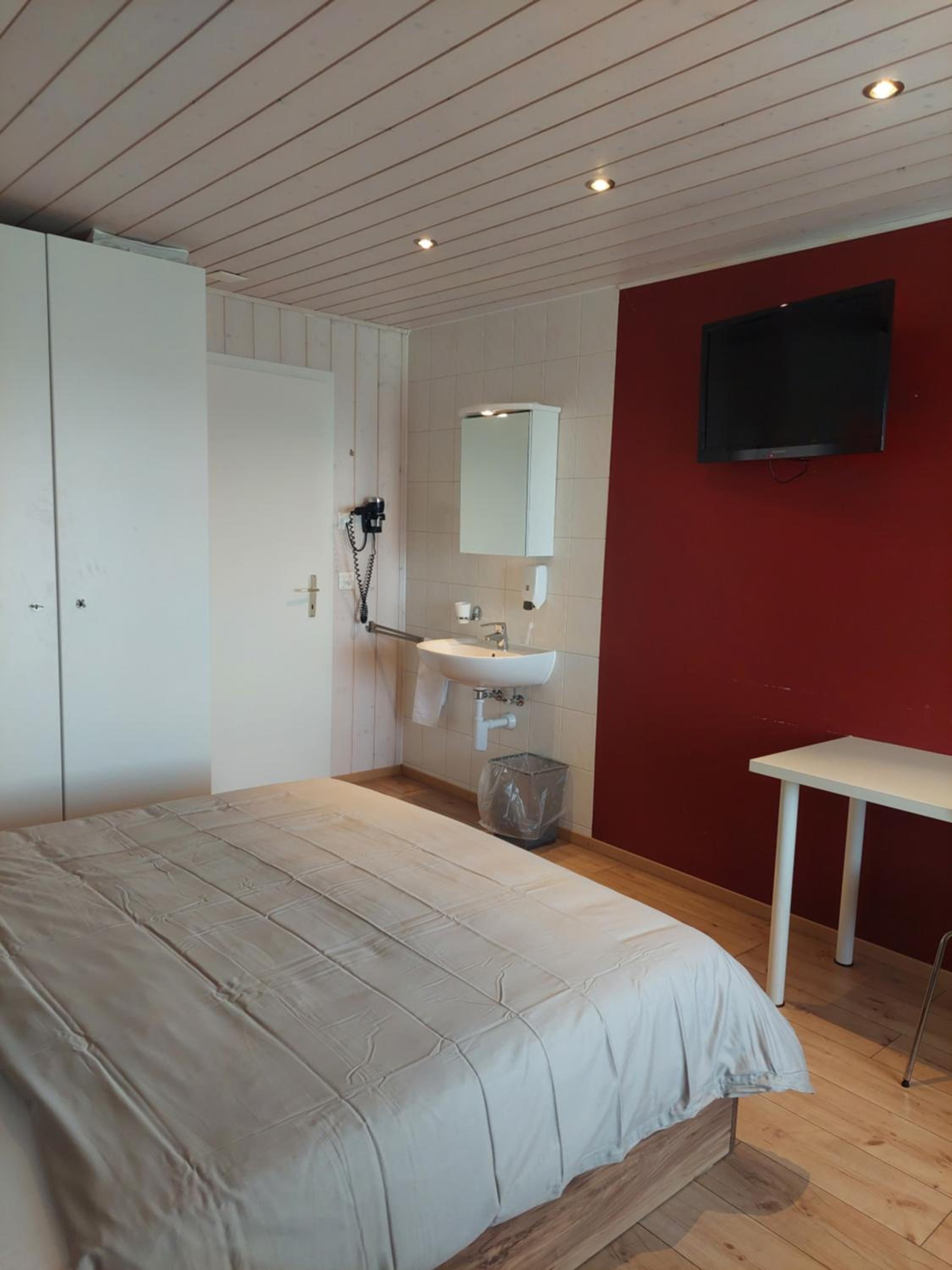 Double Room with Shared Bathroom photo 2