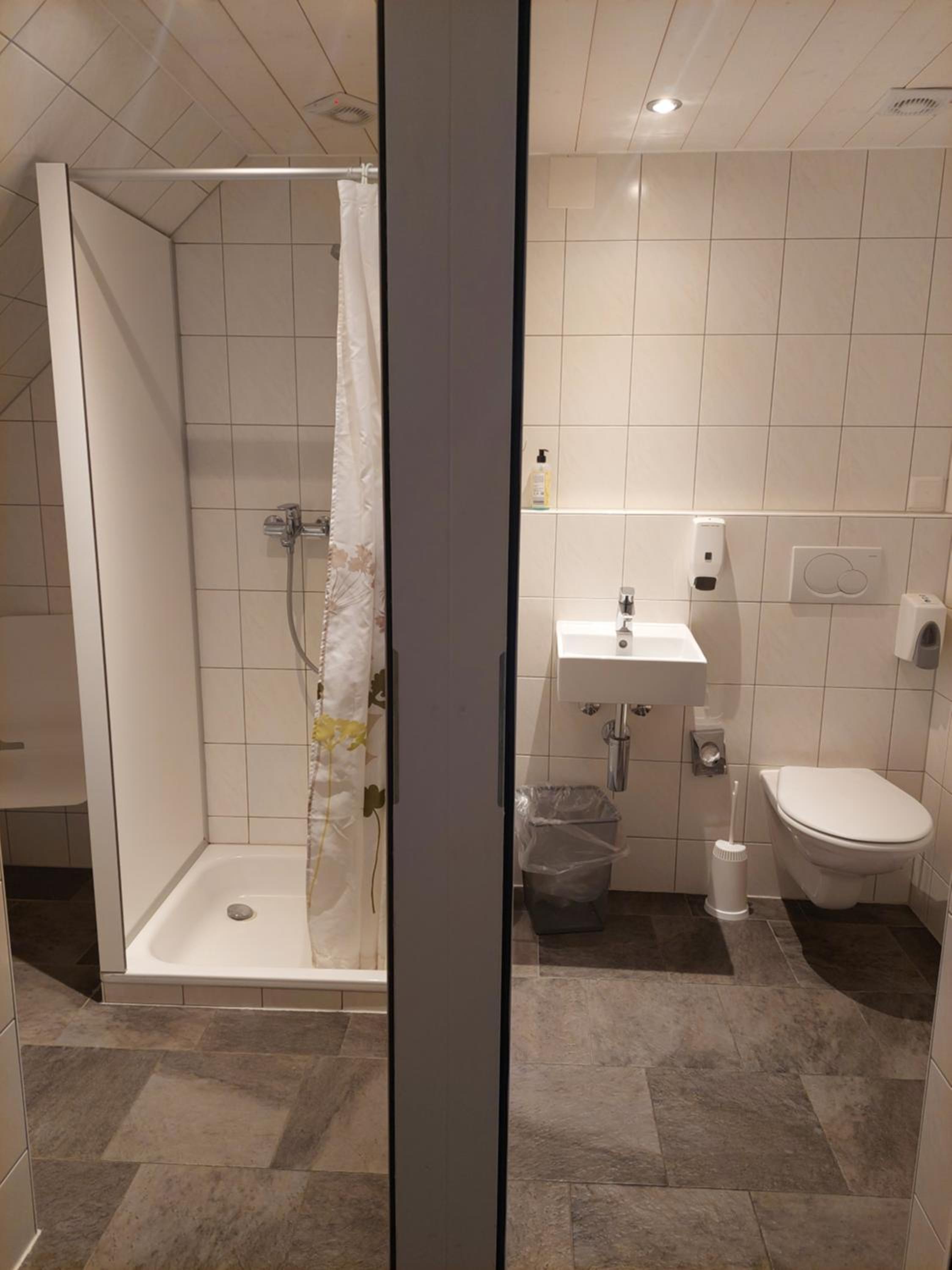 Single Room with Shared Shower and Toilet photo 3