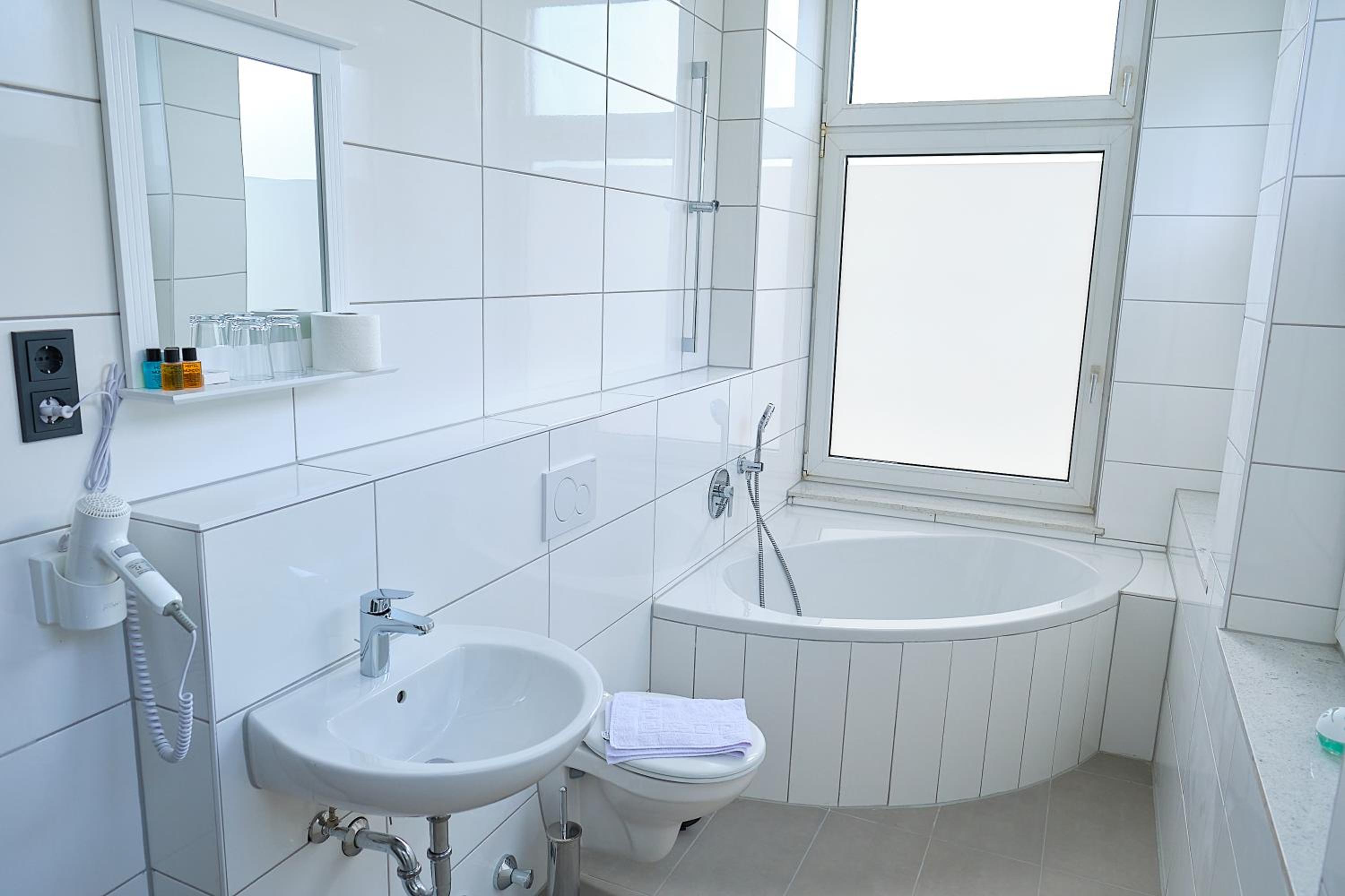 Deluxe Double Room with Bath photo 3