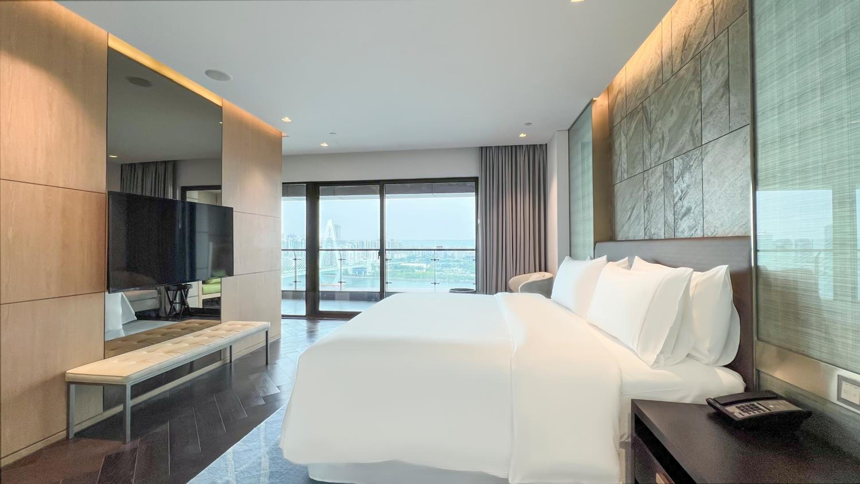 Grand Panorama Suite - Photo 6
