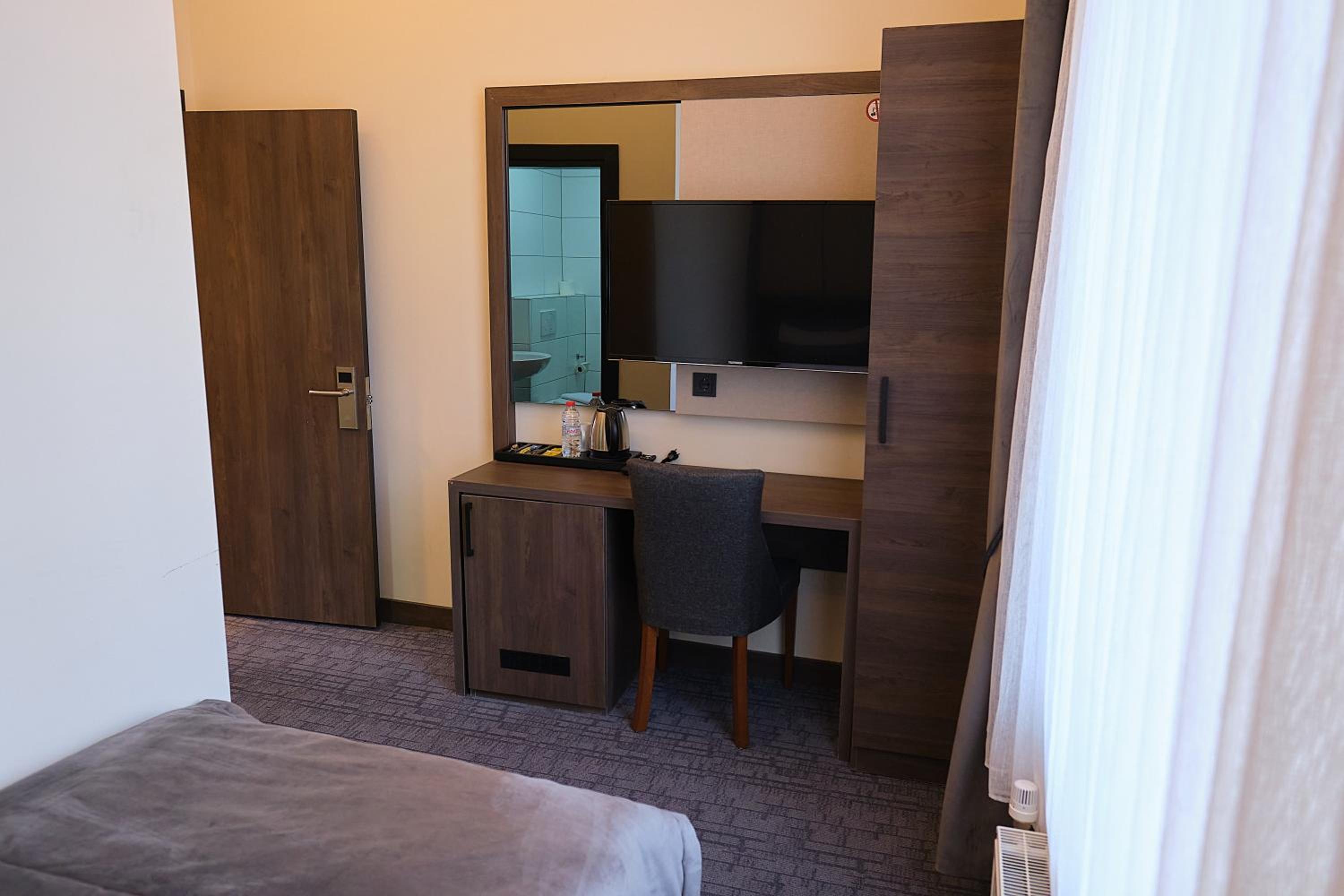 Single Room photo 2