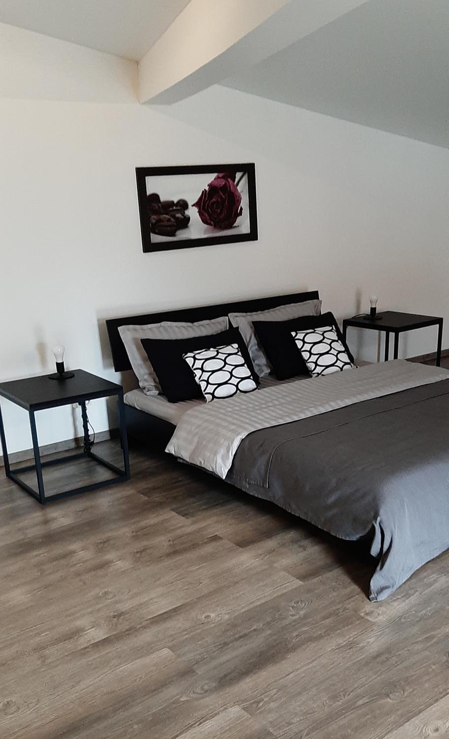 One-Bedroom House photo 1