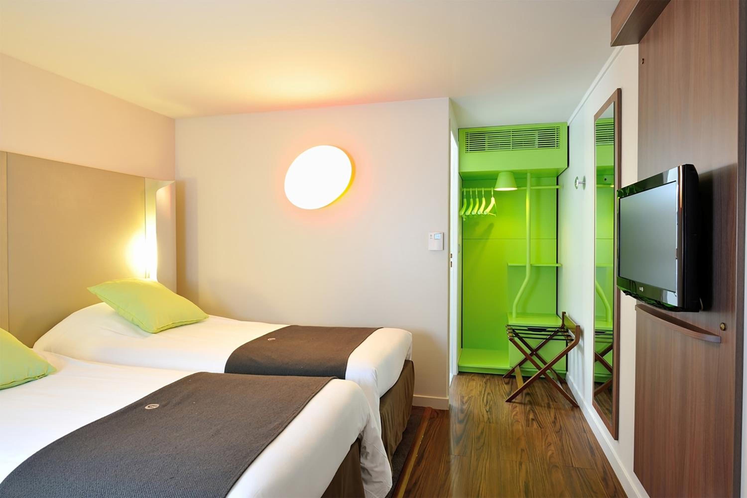 Standard Twin Room - Photo 2