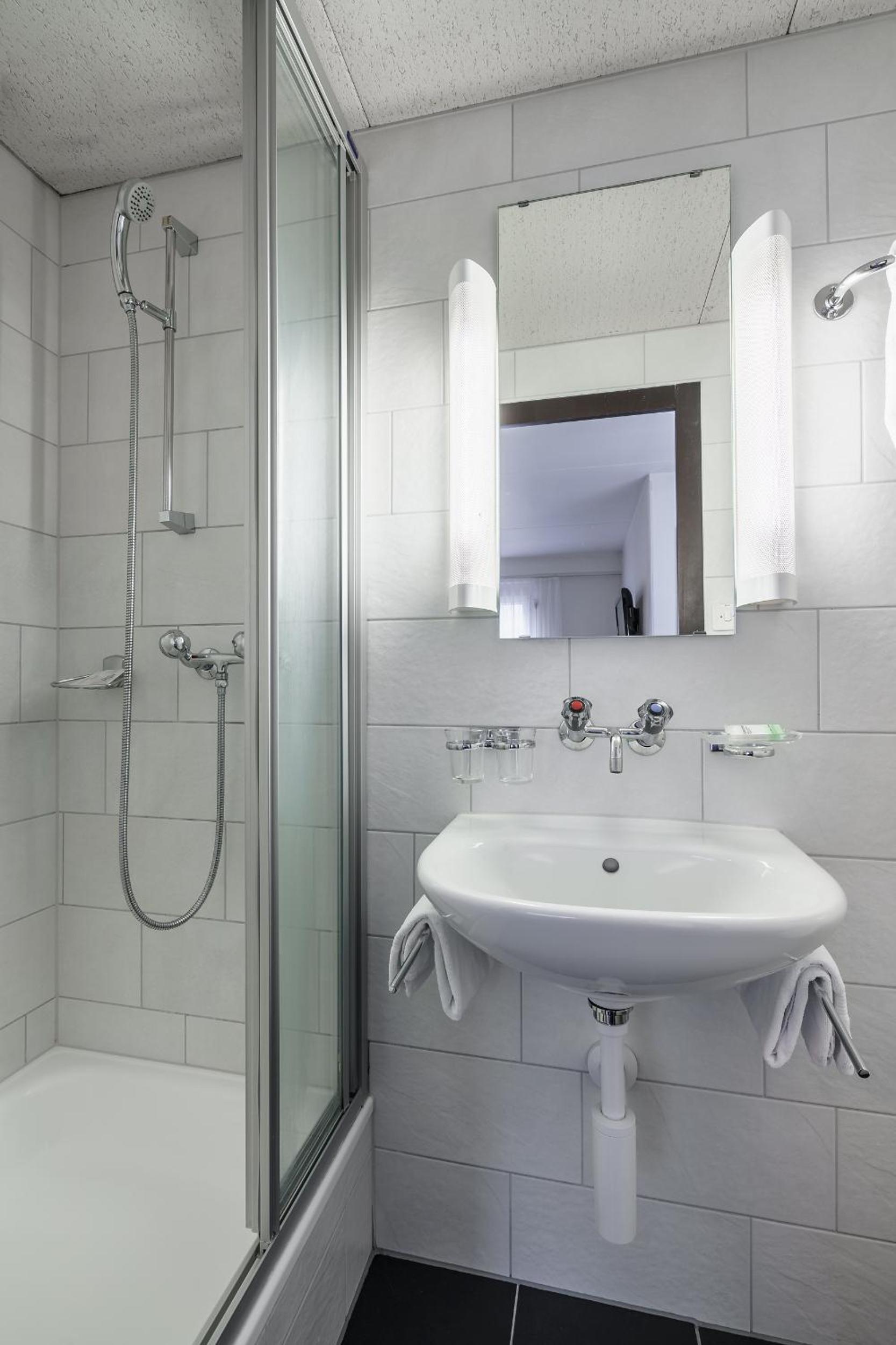 Double or Twin Room - Photo 2