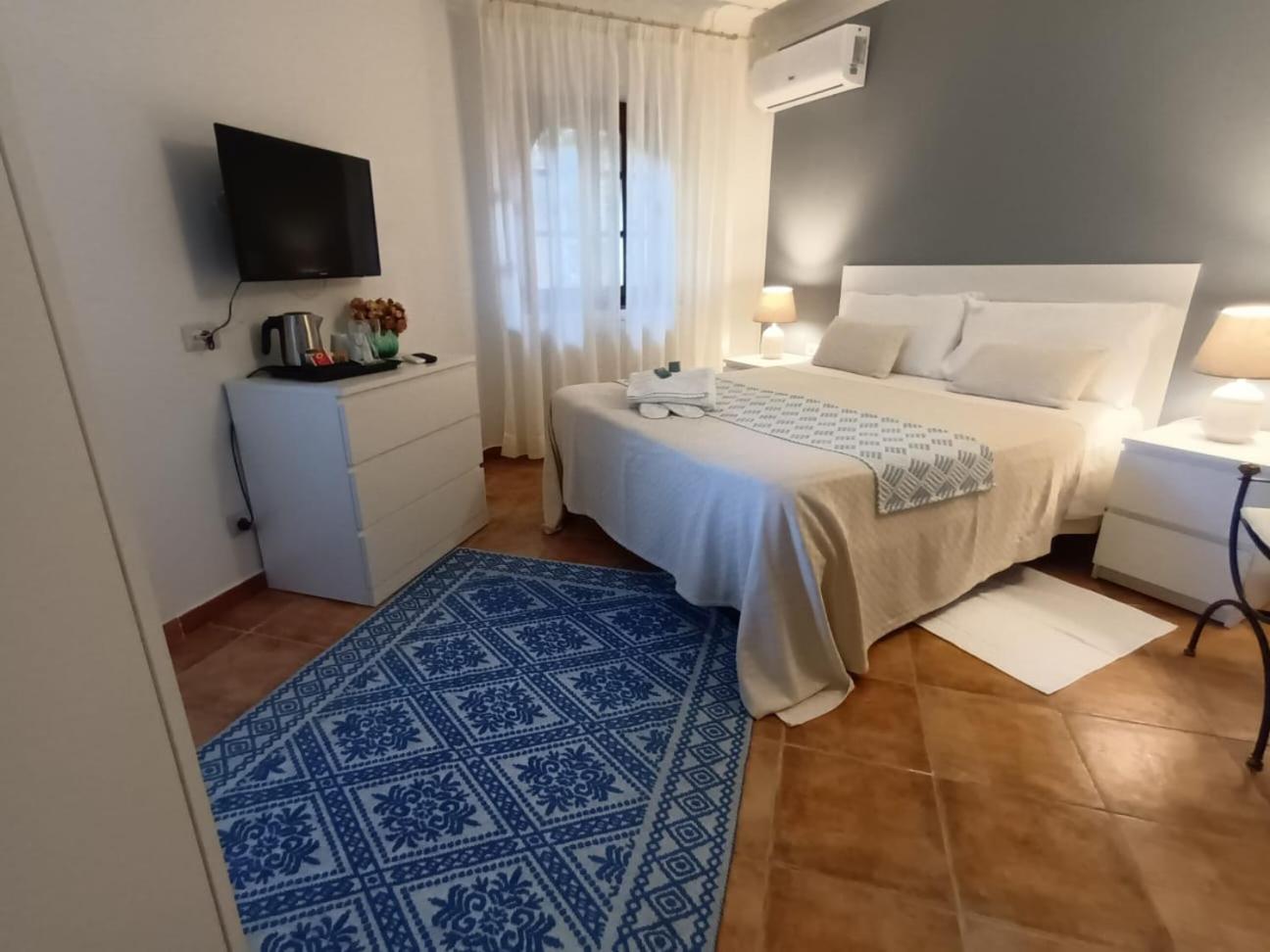 Deluxe Double Room with Balcony and Sea View