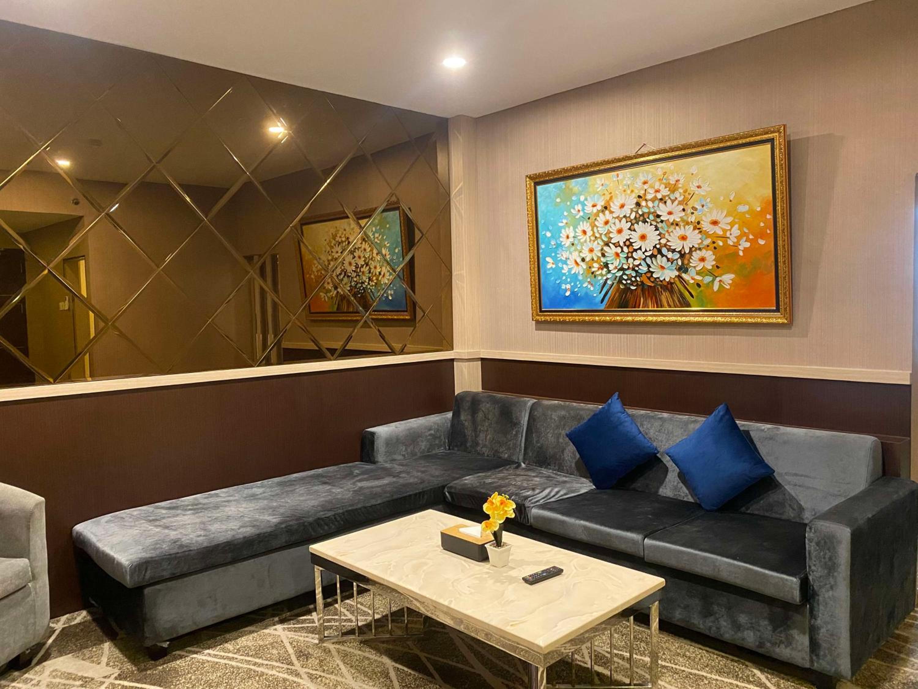 Junior Queen Suite - Photo 2
