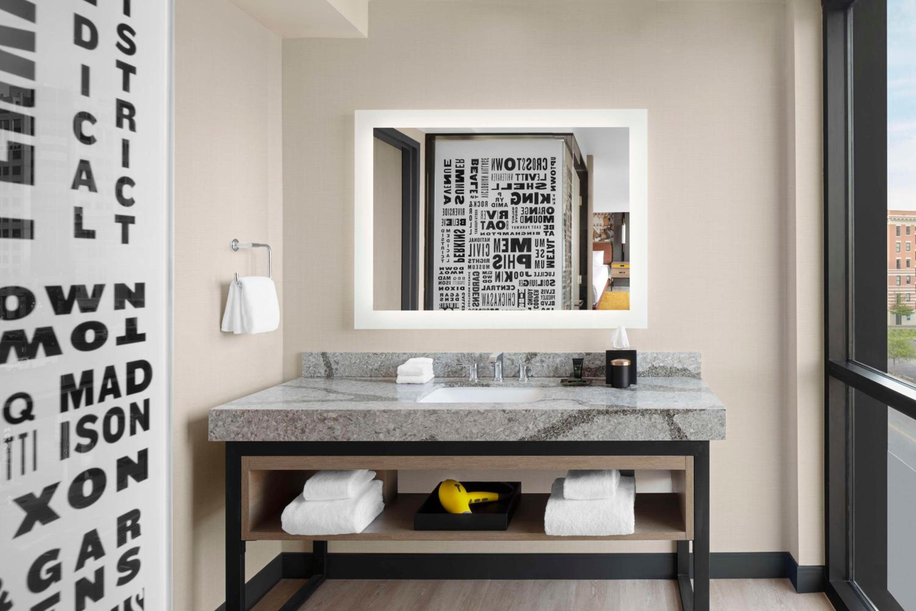 Suite - Photo 3