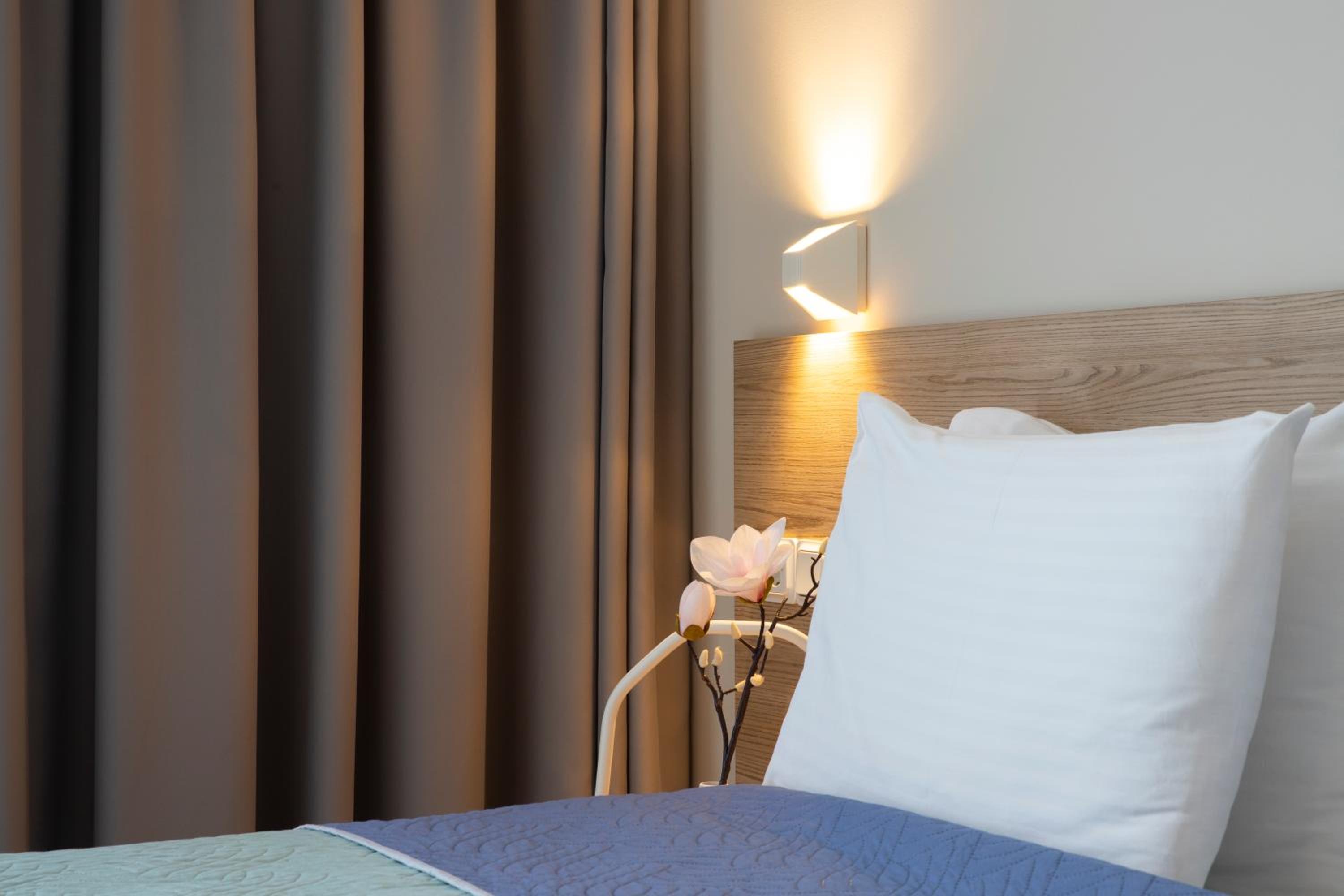Deluxe Double Room with Sea View - Photo 9