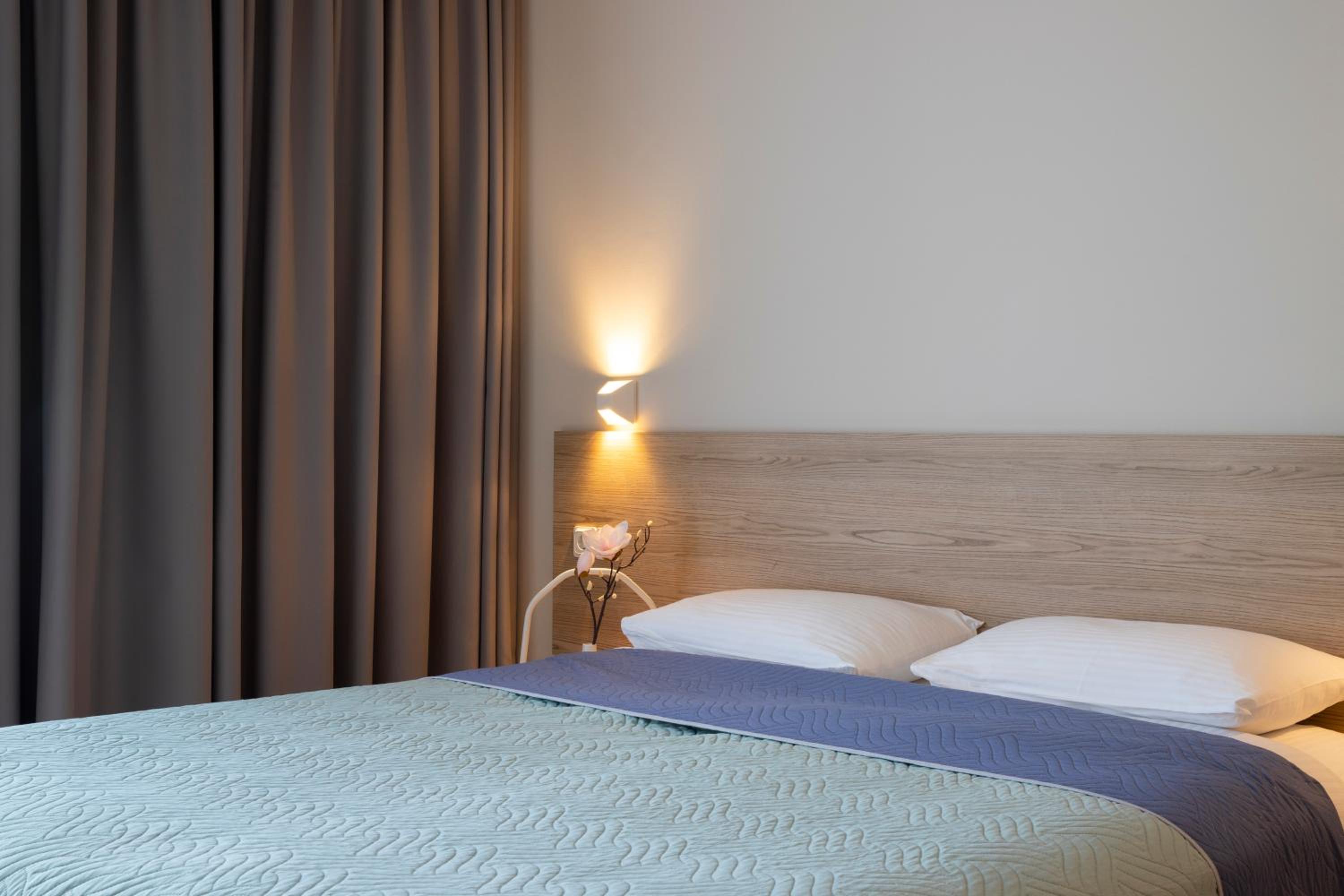 Deluxe Double Room with Sea View - Photo 11