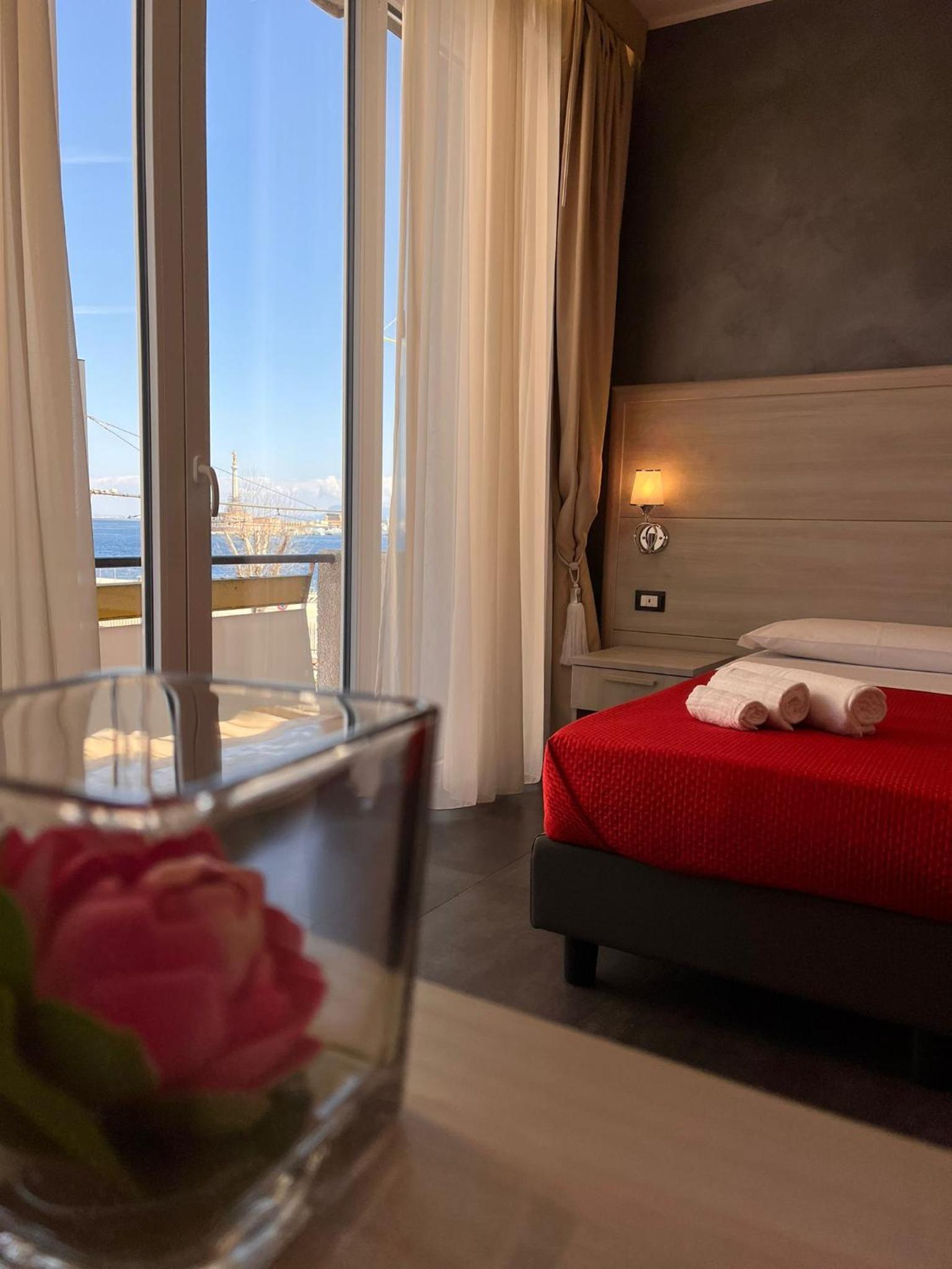 Deluxe Double or Twin Room with Sea View - Photo 1