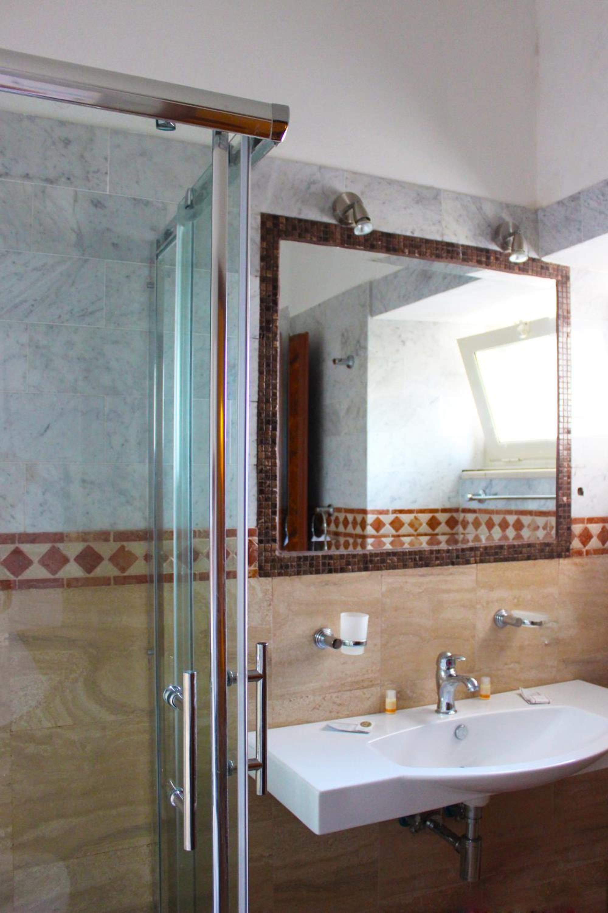 Standard Double Room - Photo 27