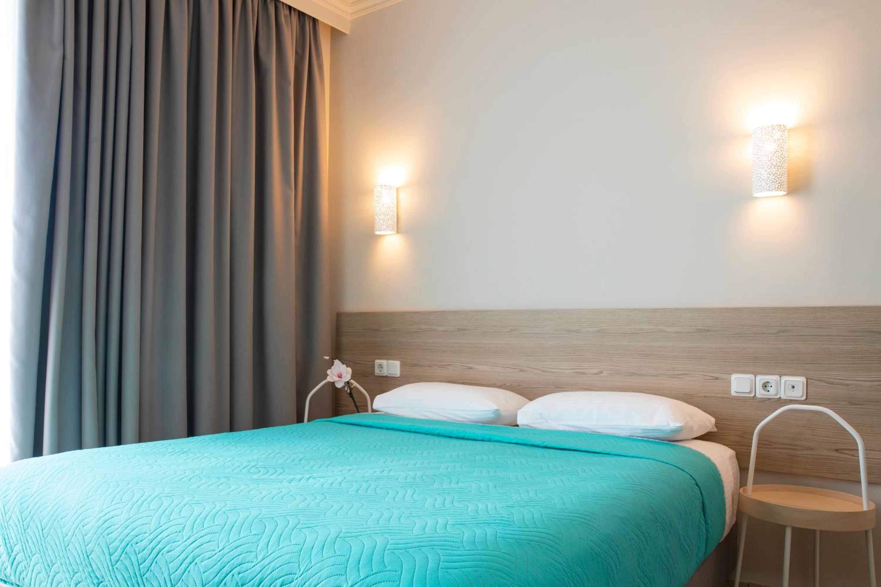 Deluxe Double Room with Sea View - Photo 4