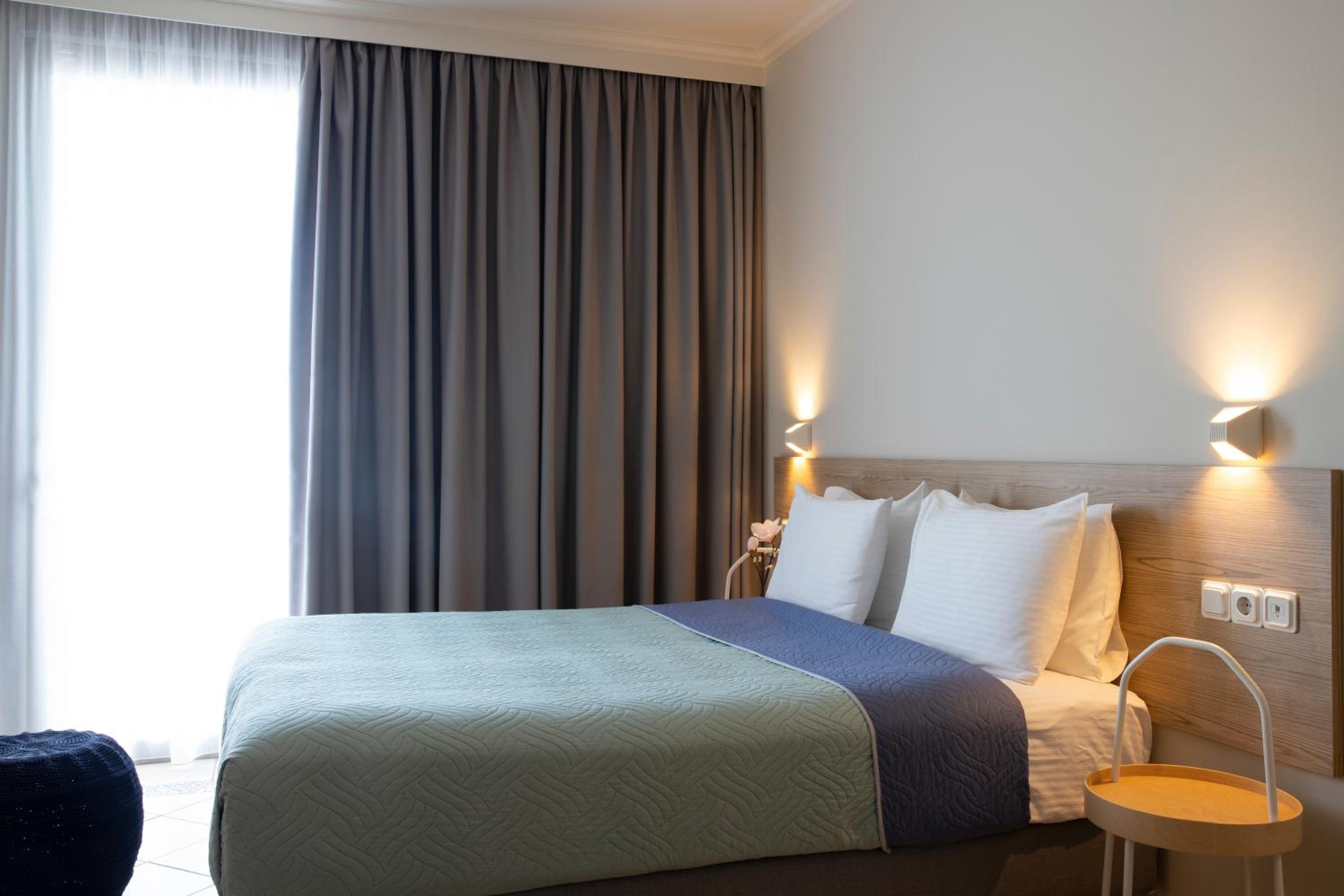 Deluxe Double Room with Sea View - Photo 5