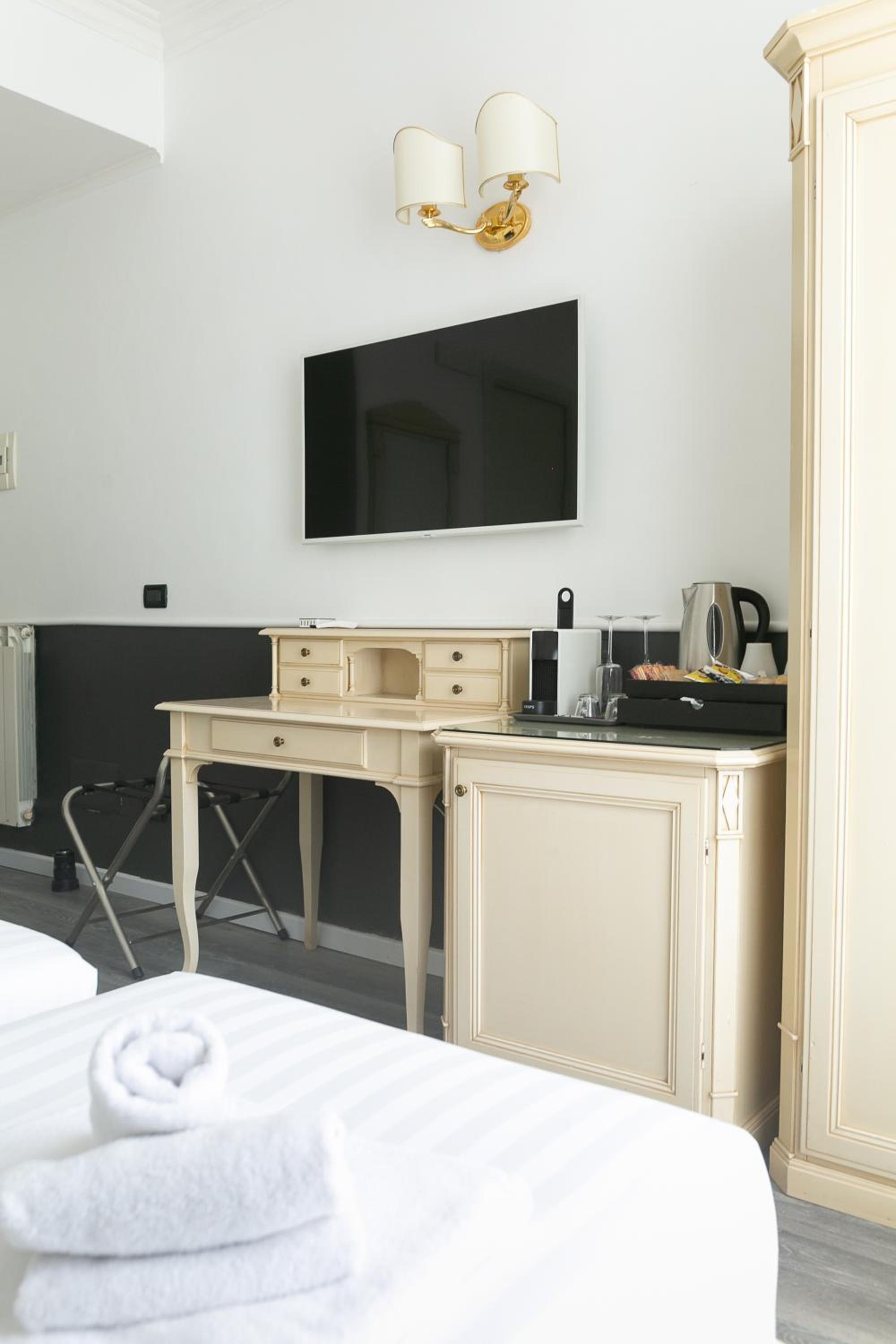 Deluxe Double or Twin Room photo 3