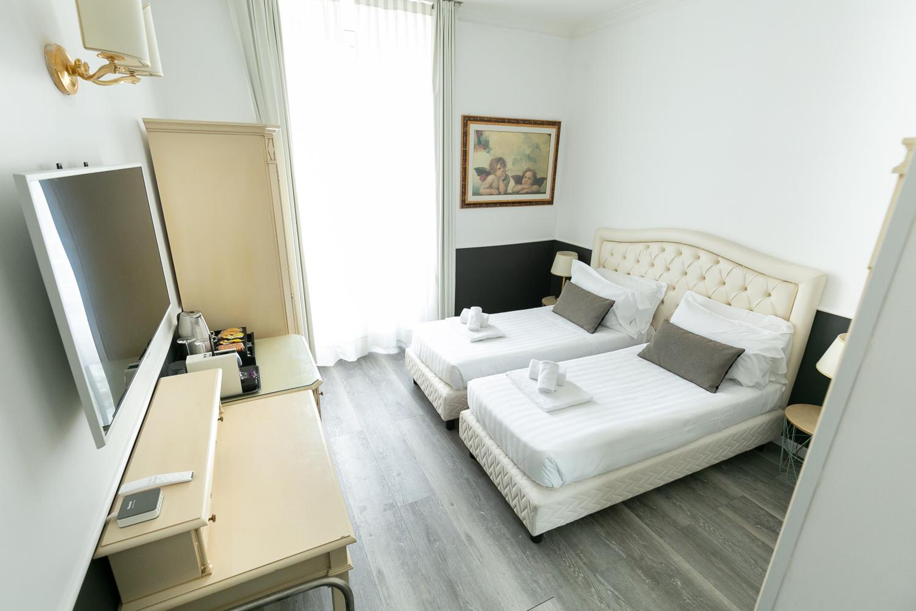 Deluxe Double or Twin Room photo 1