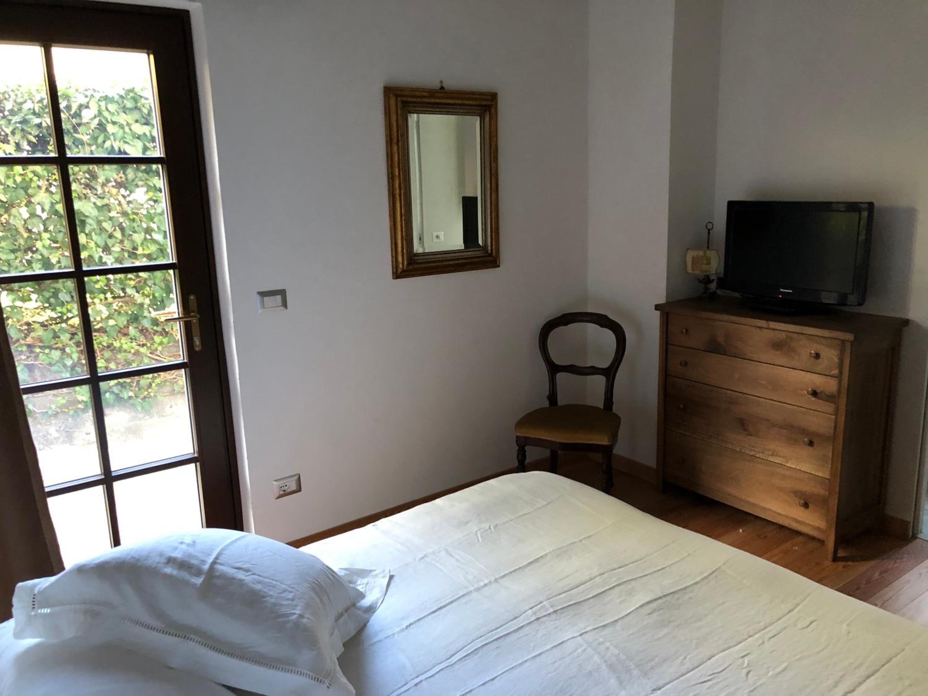 Large Double Room photo 3