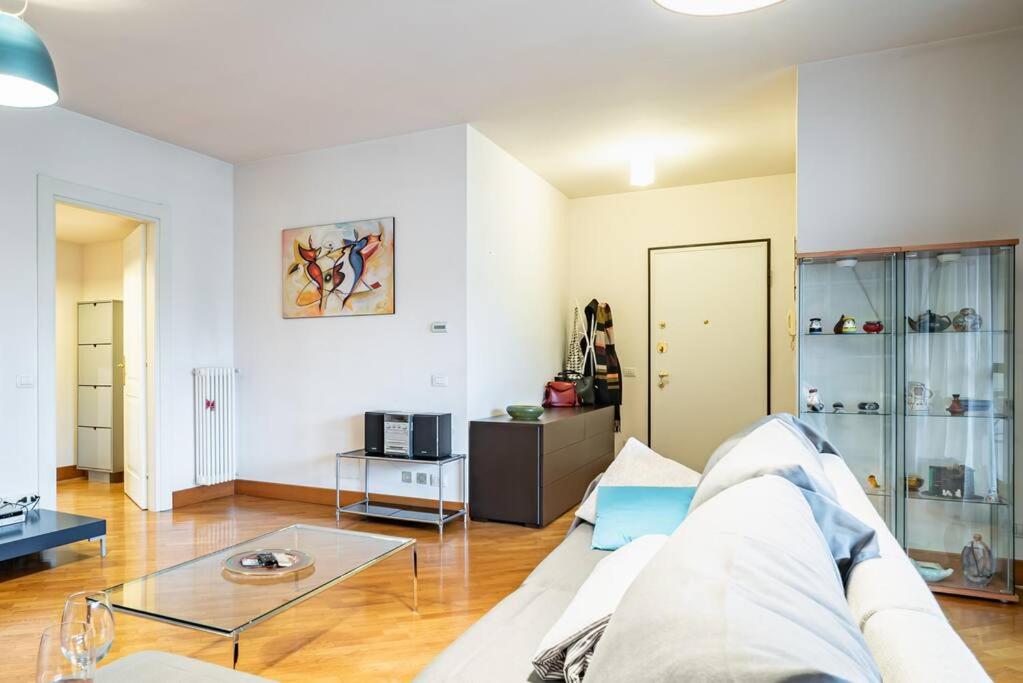 One-Bedroom Apartment photo 3