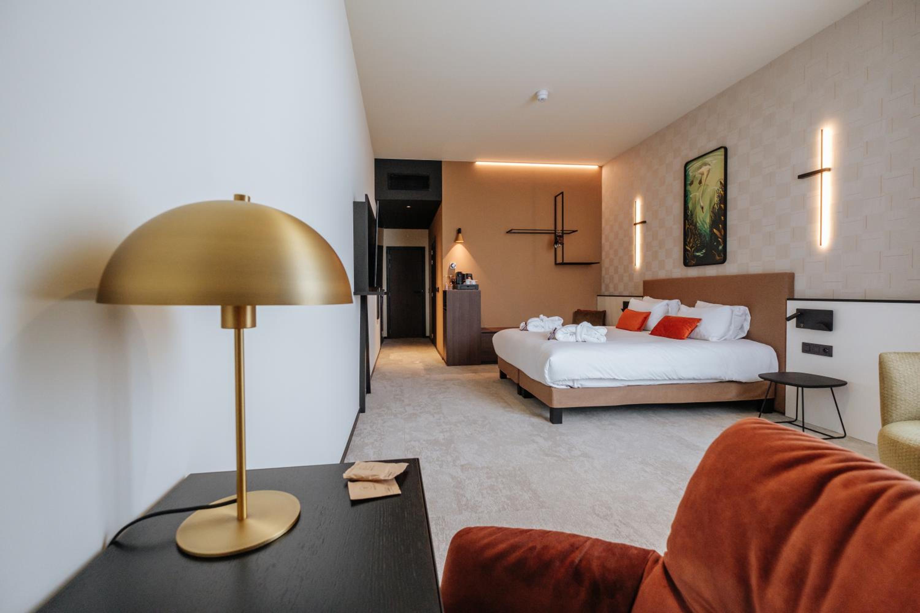 Junior King Suite with Balneo Bathtub and Citadel or River View - Photo 14