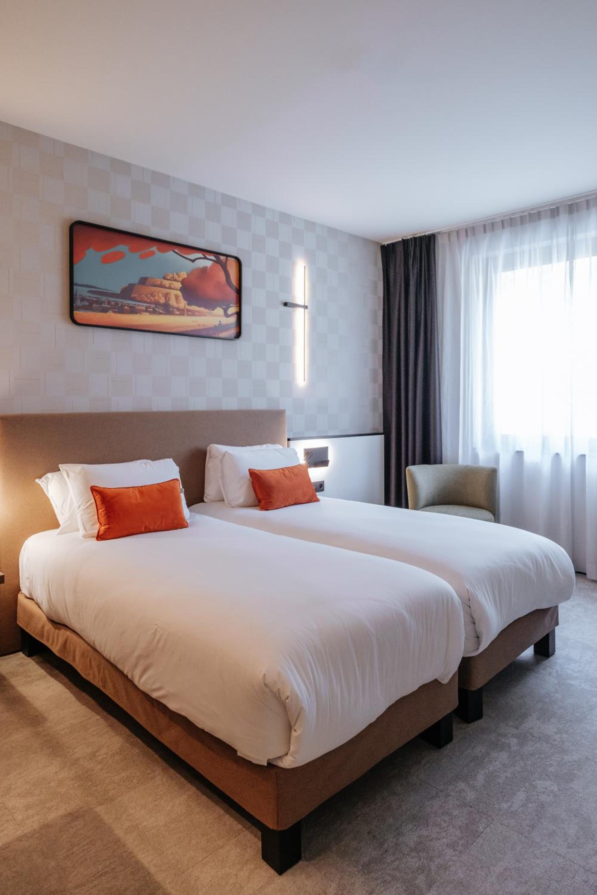 Classic Twin Room with Citadel View - Photo 1