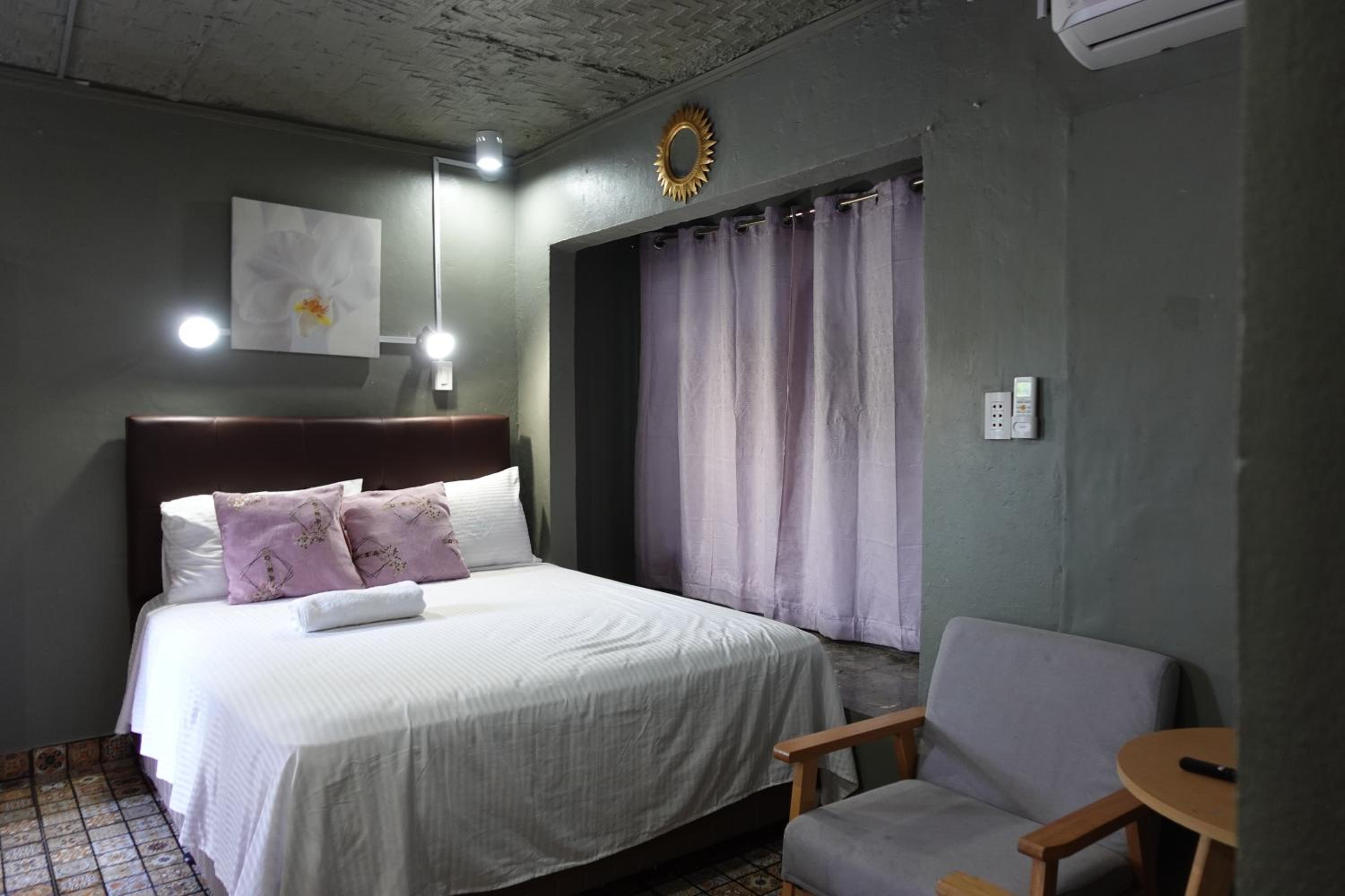 Double Room with Patio - Photo 4