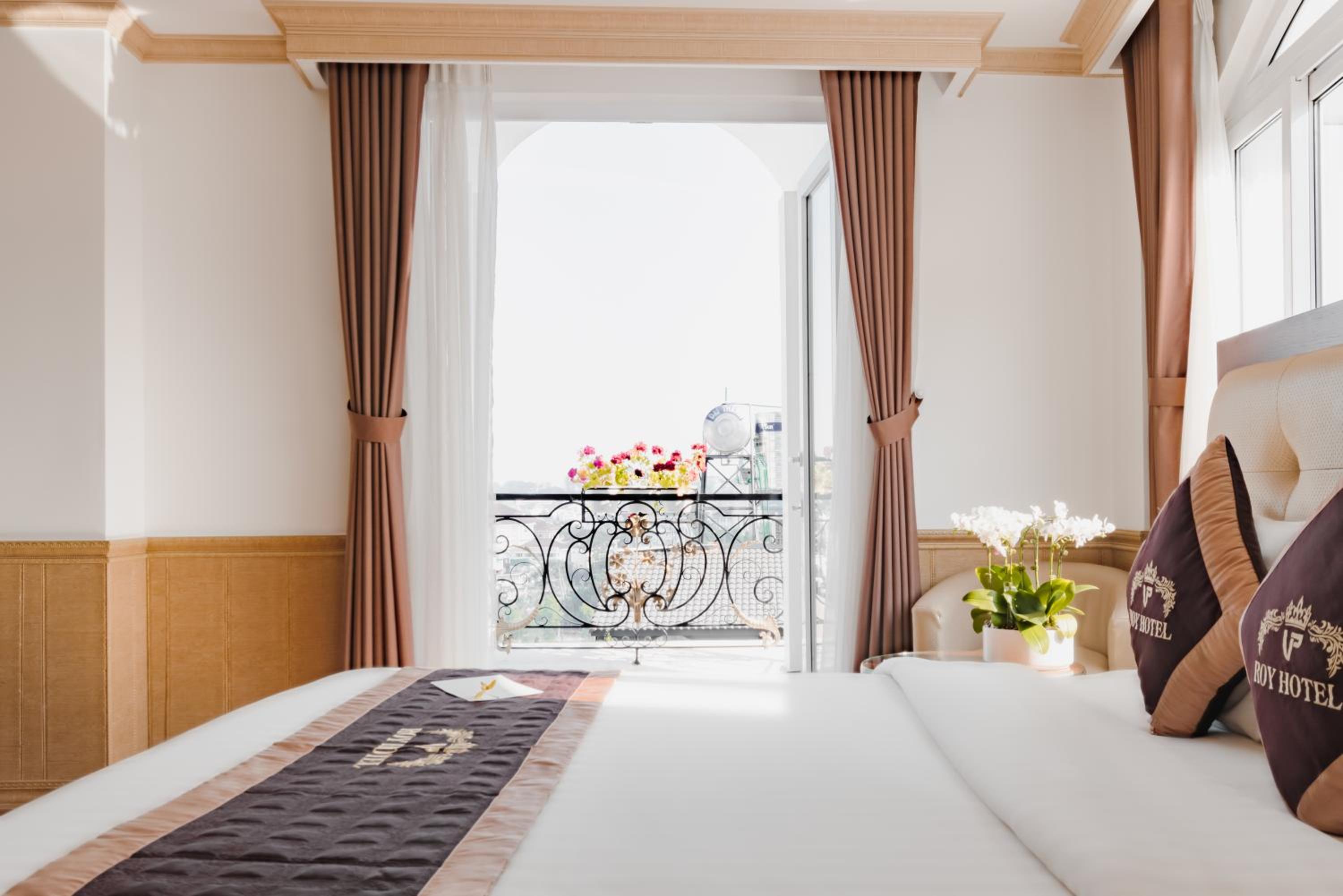 Deluxe King Room photo 2