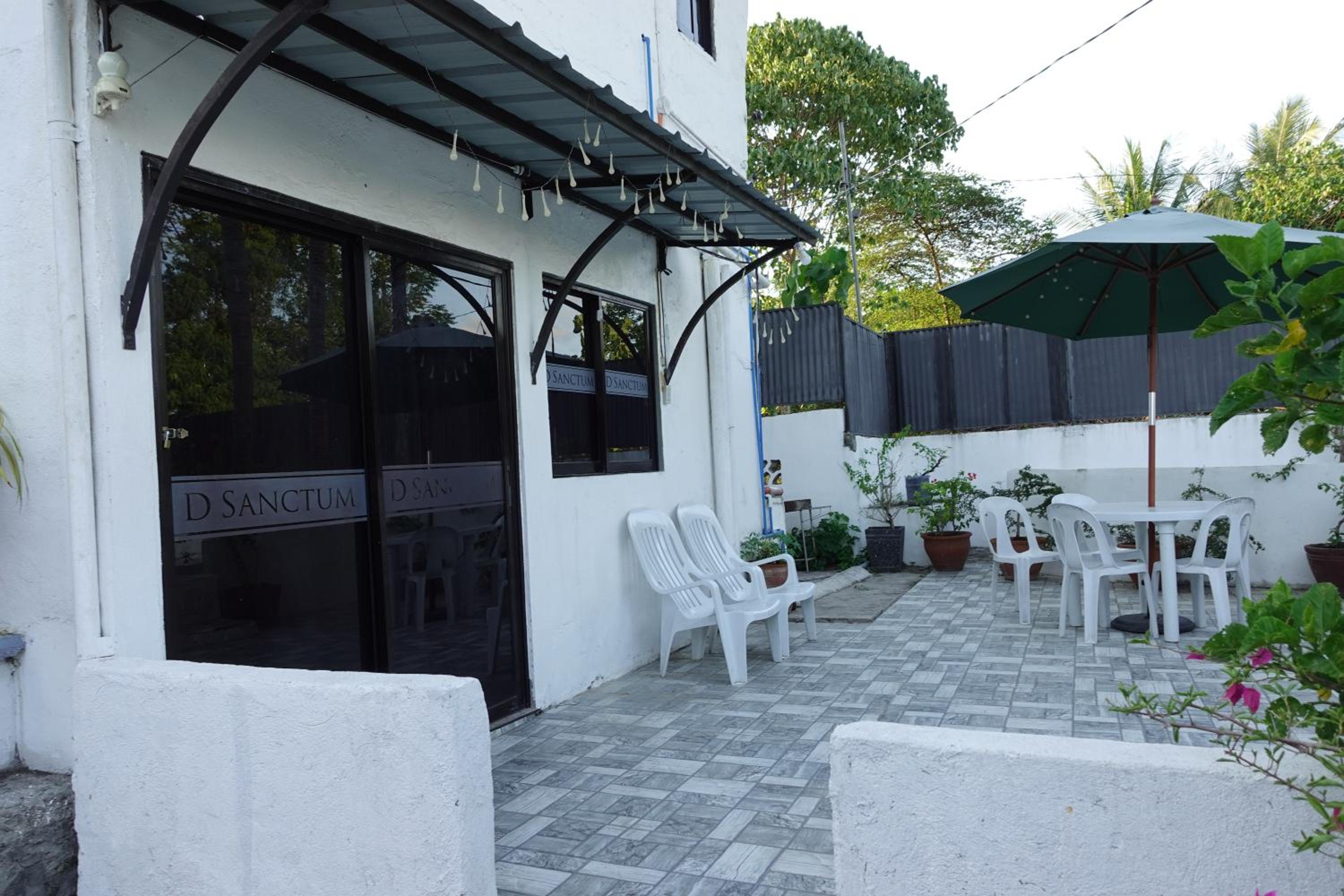 Double Room with Patio - Photo 9