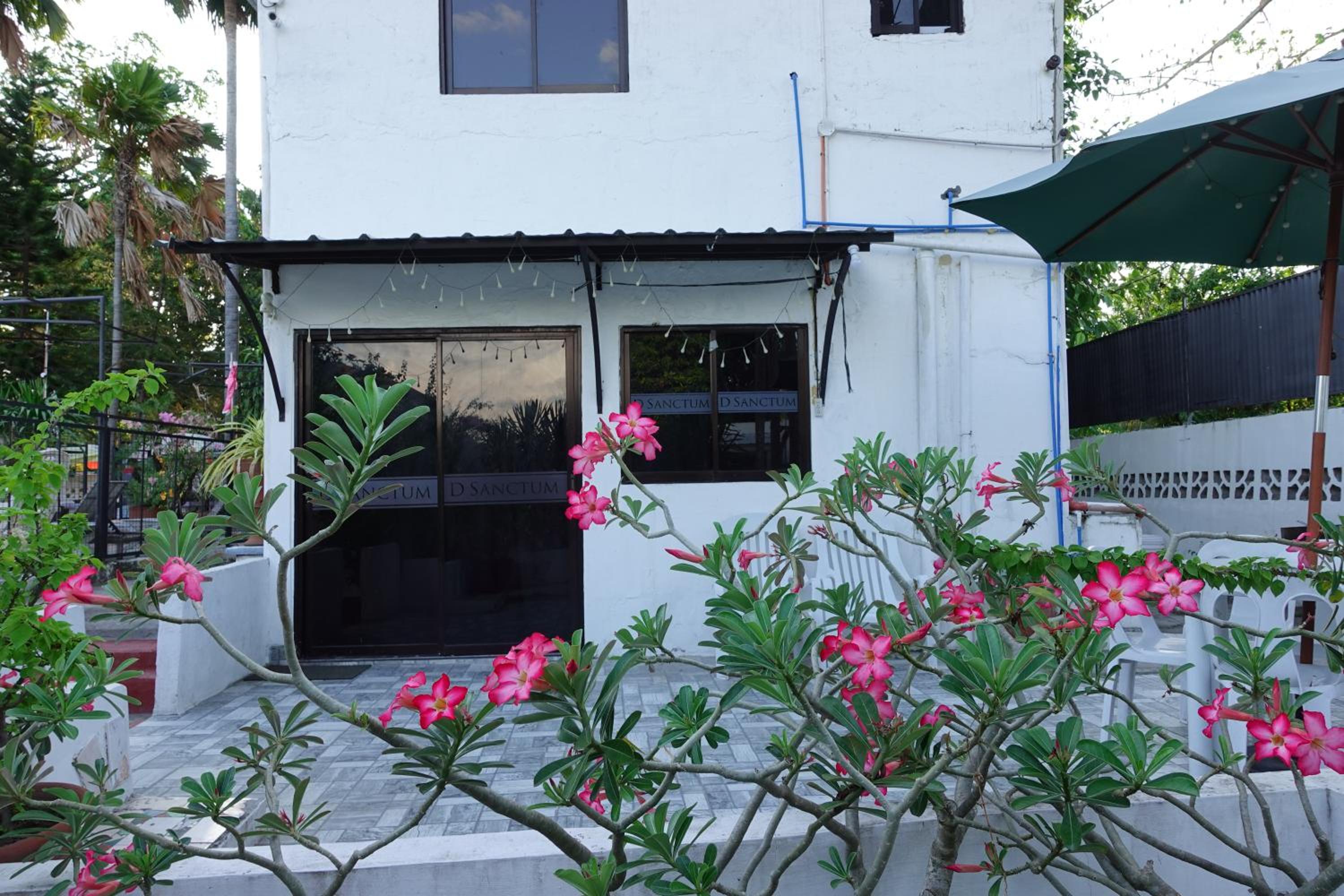 Double Room with Patio - Photo 7