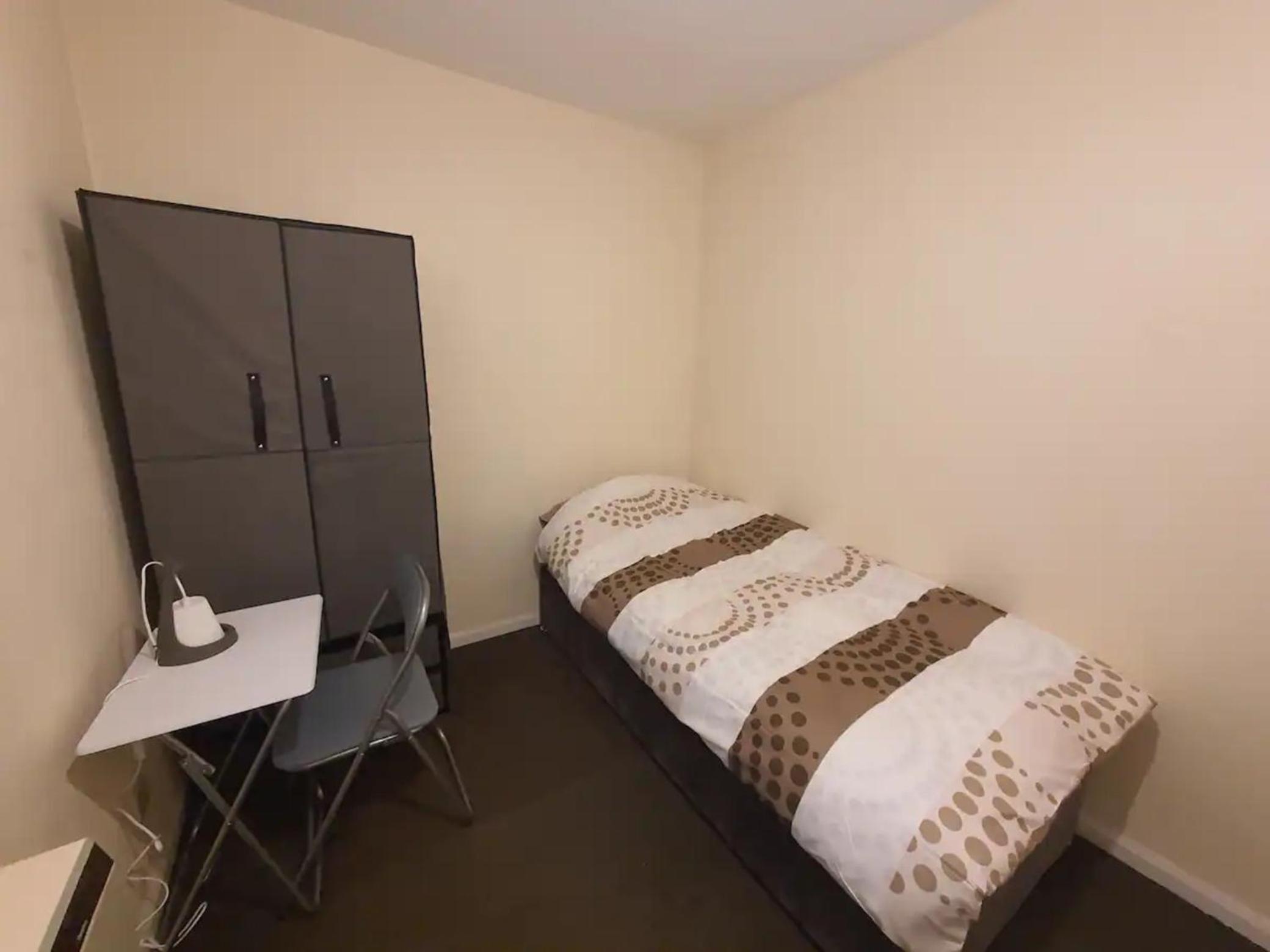 Double Room With Shared Bathroom photo 2