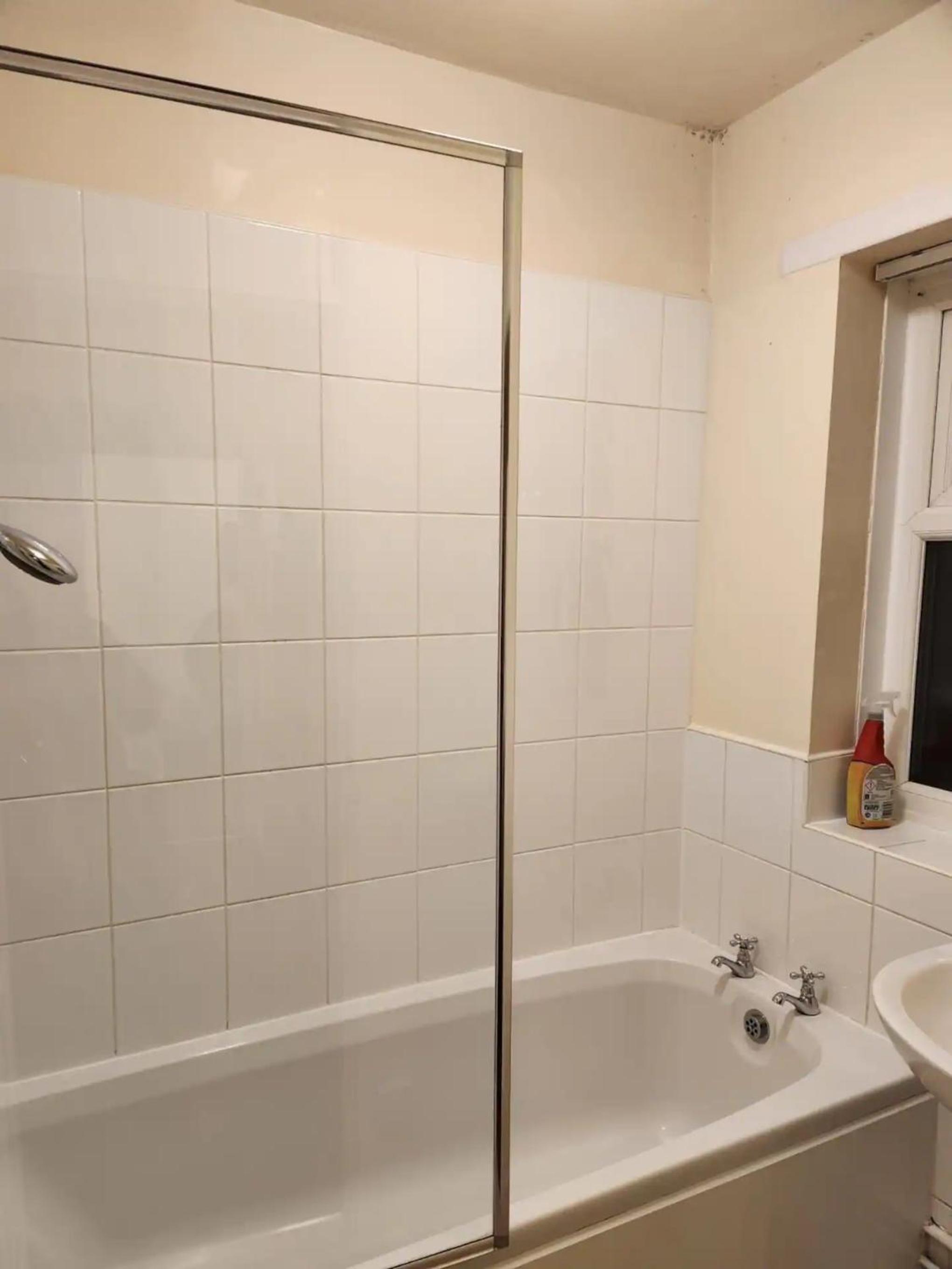Double Room With Shared Bathroom photo 1