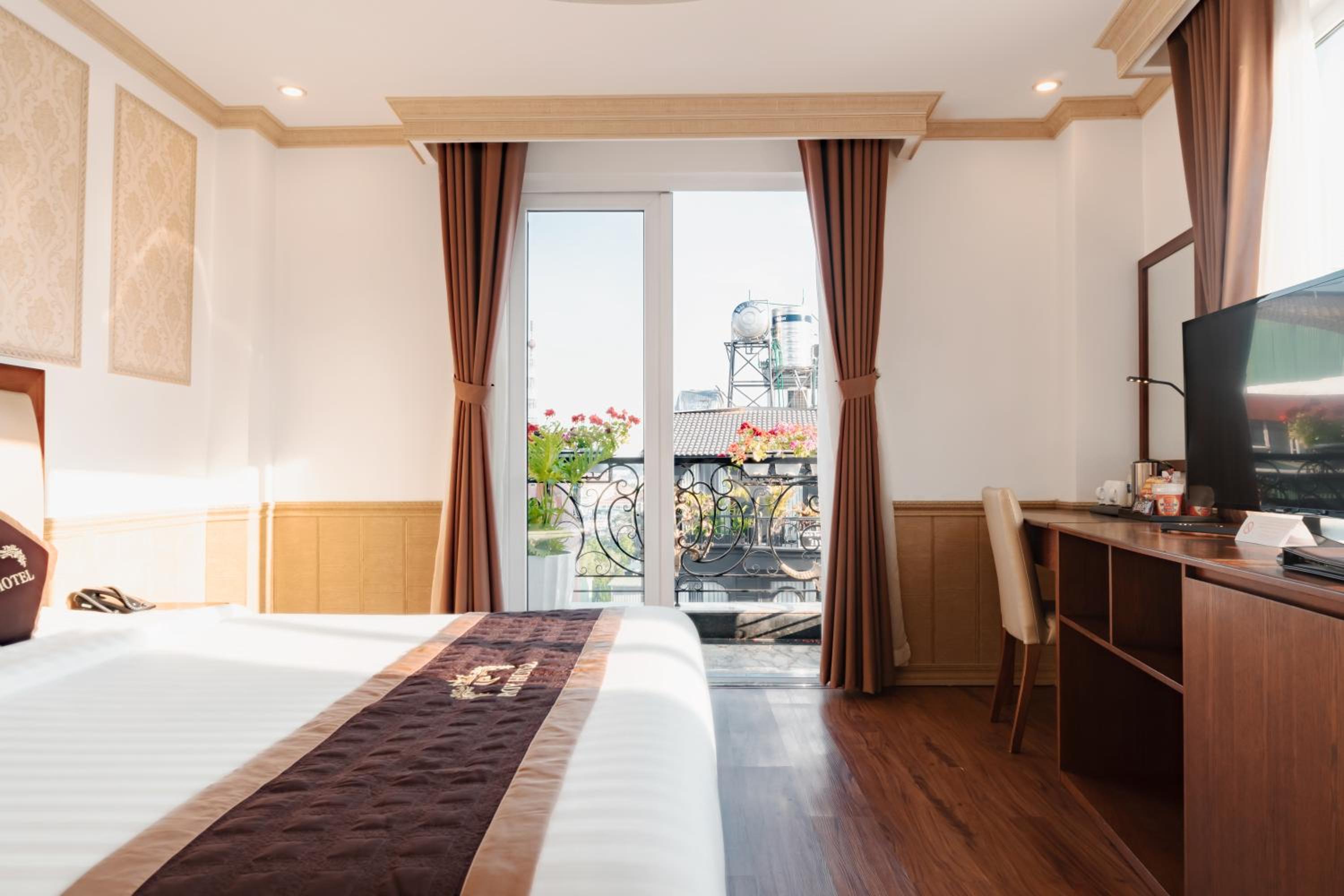 Deluxe King Room photo 3