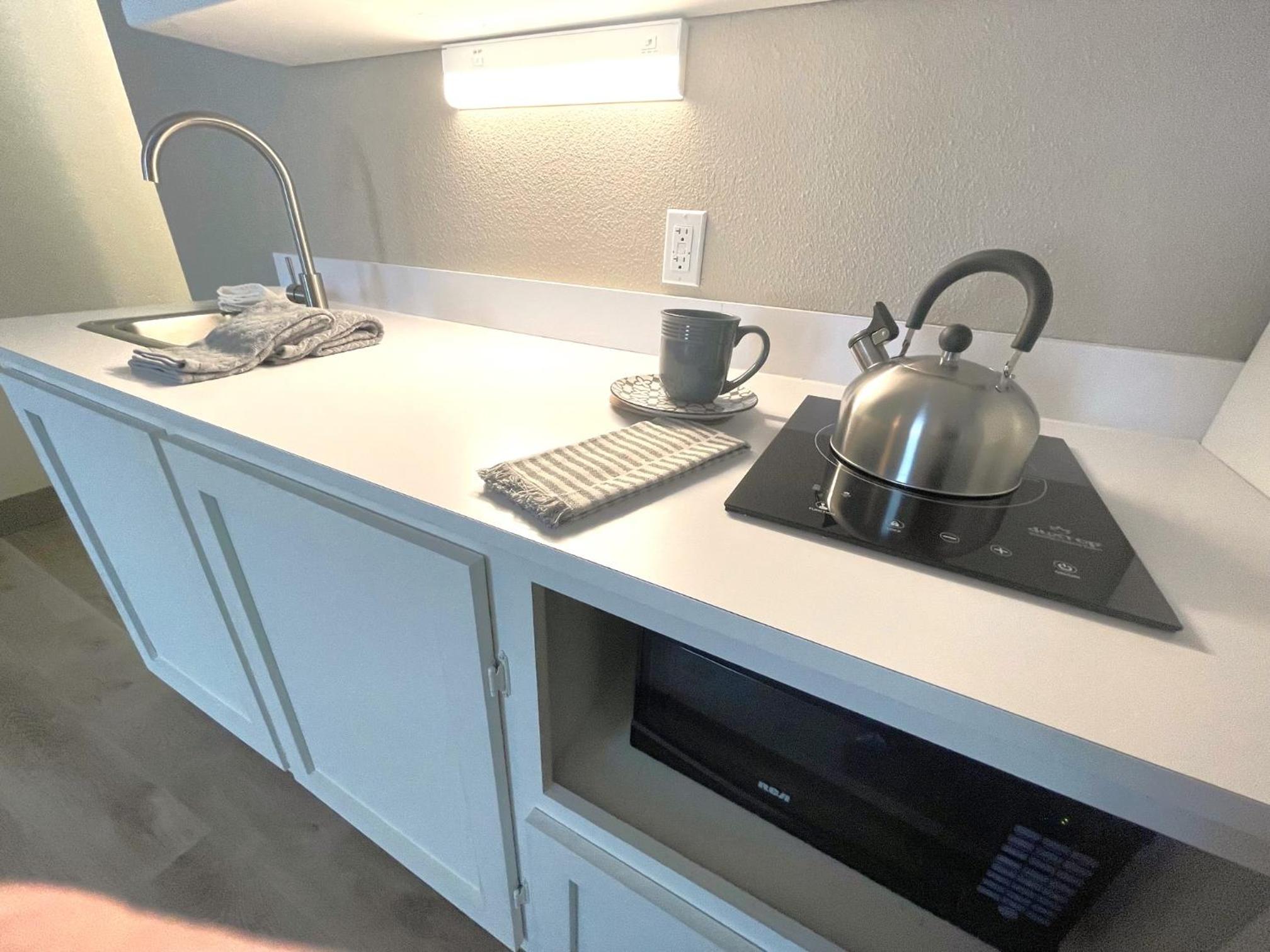 Queen Suite - Photo 5