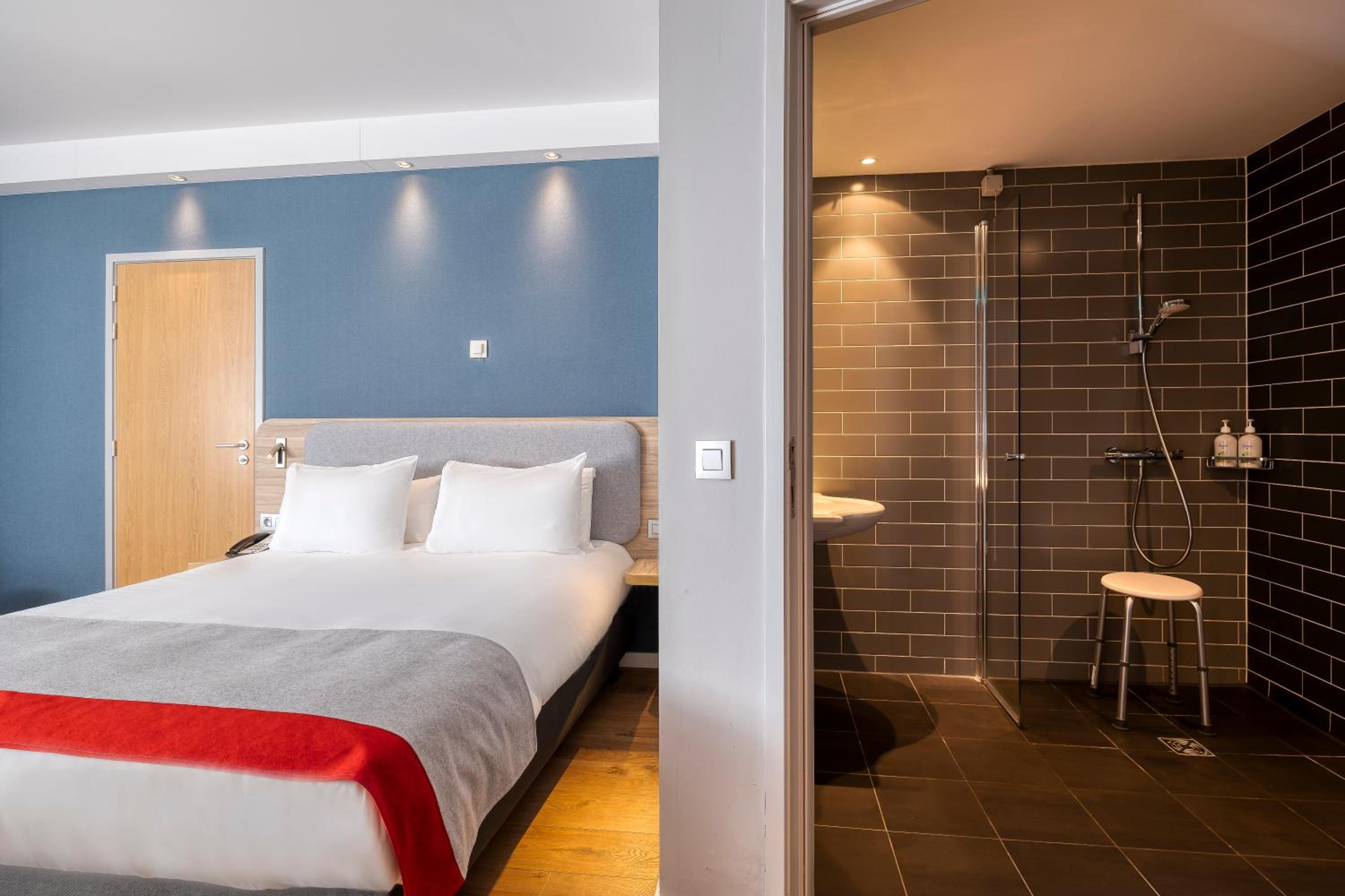 Standard Double Room - Mobility Access - Photo 1