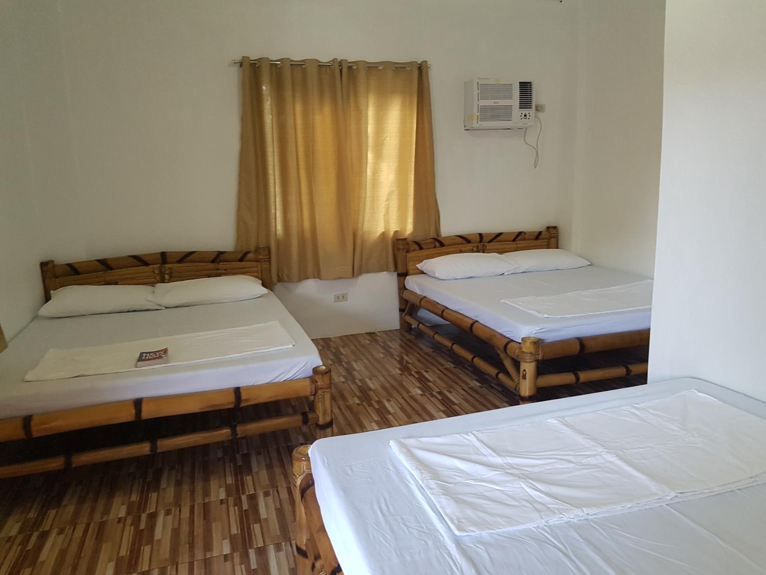 Triple Room with Pool View - Photo 1