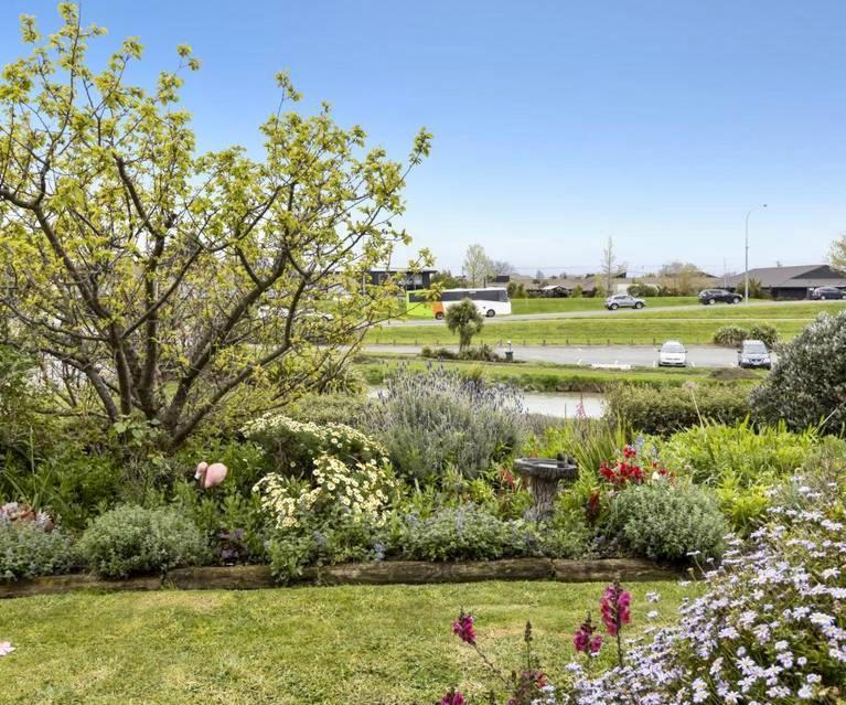 King Room with Garden View - Photo 9