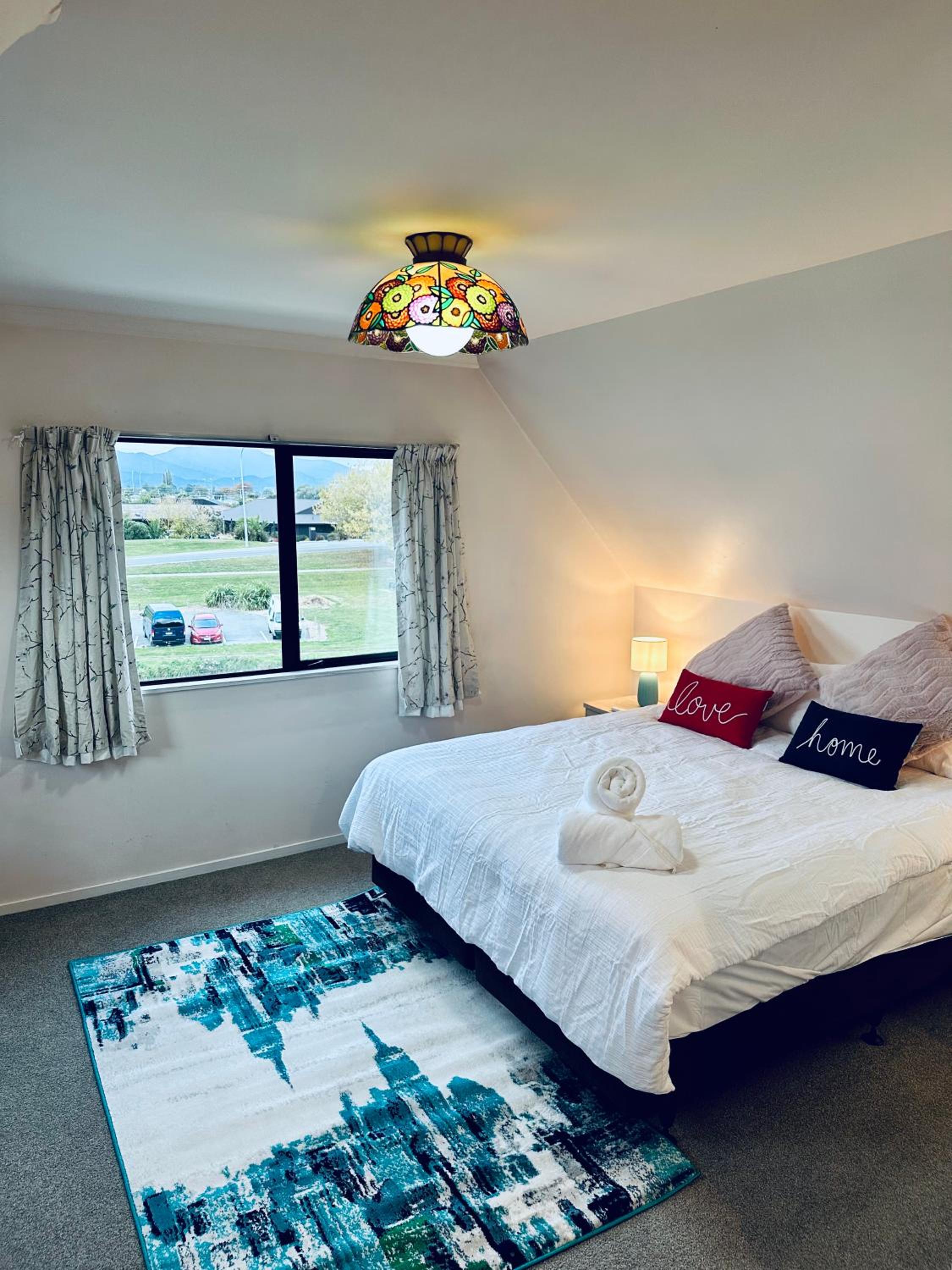 King Room with Lake View - Photo 16