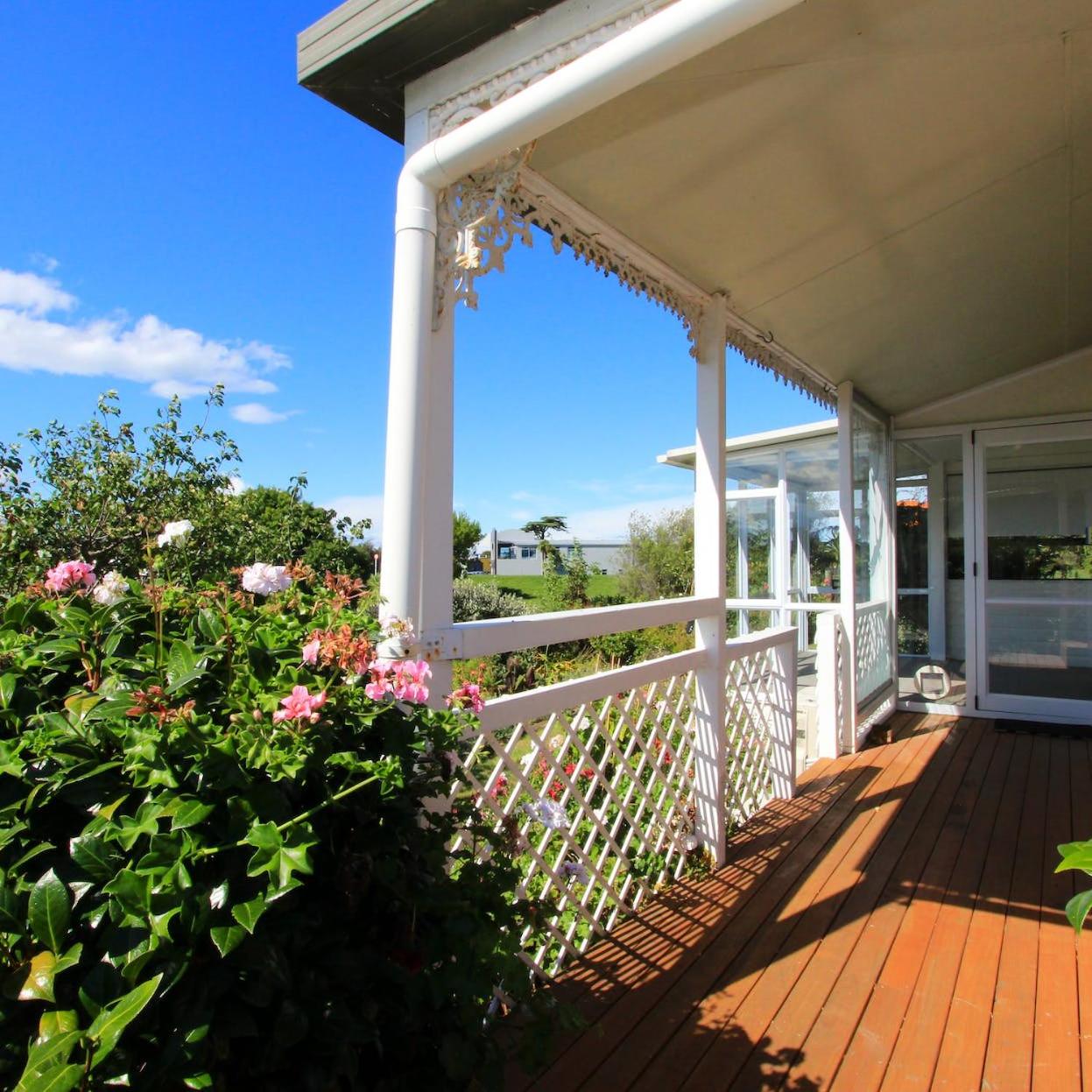 King Room with Lake View - Photo 15
