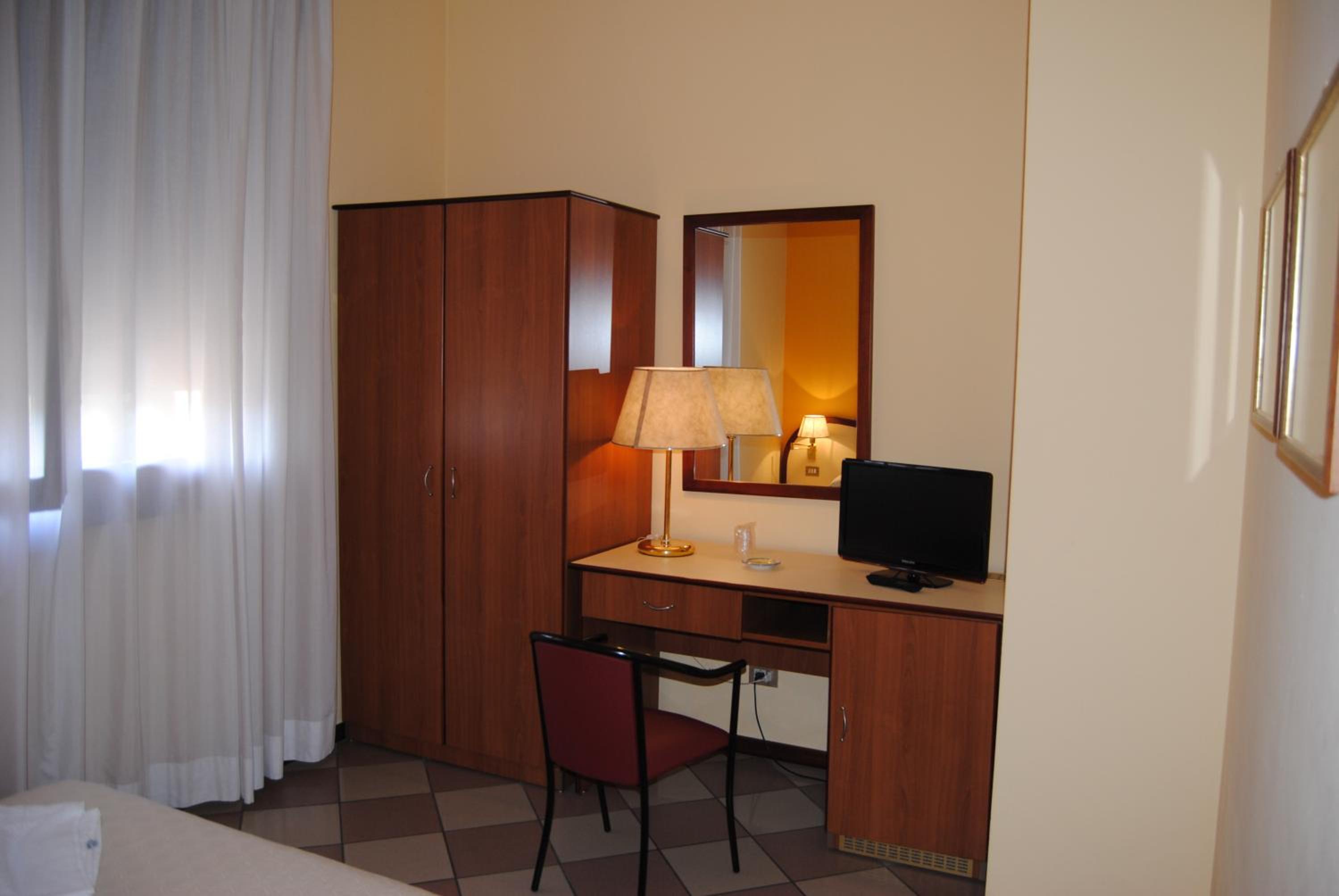 Economy Double Room - Photo 2