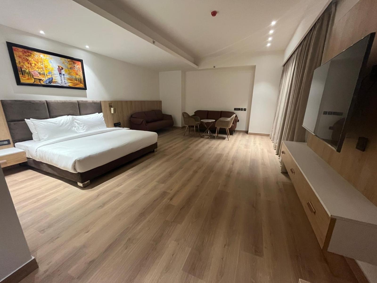 Deluxe Twin Room - Photo 2