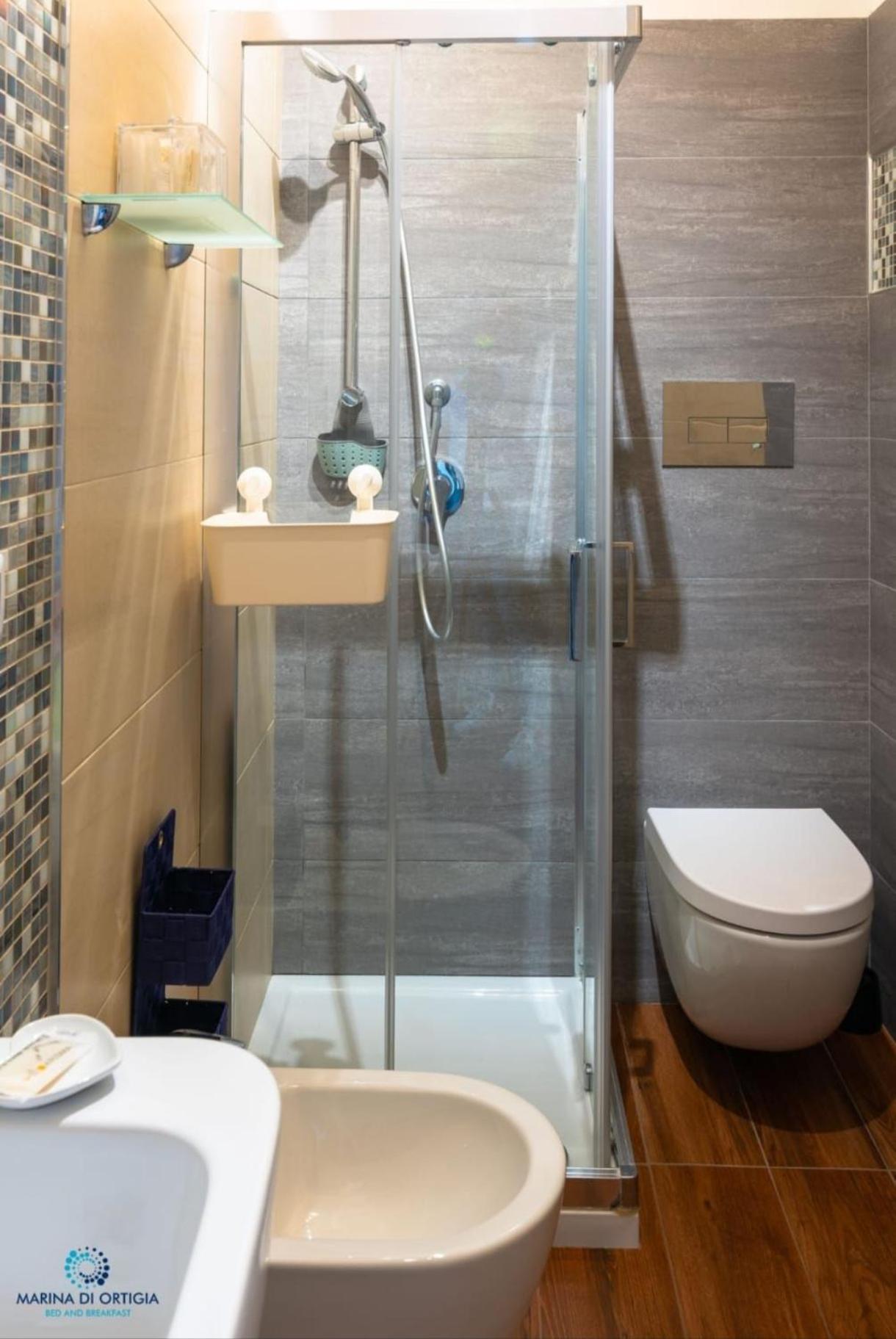 Double Room with Balcony - Photo 5