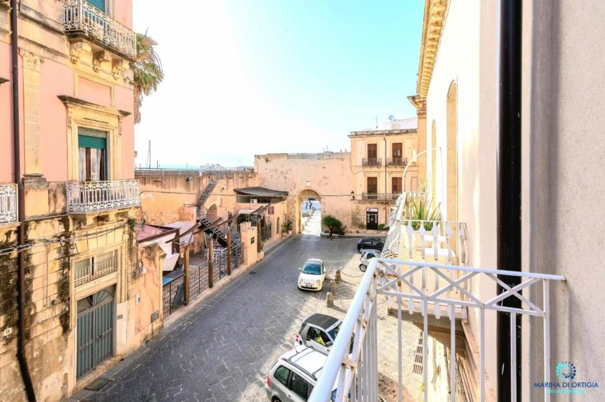 Double Room with Balcony - Photo 6