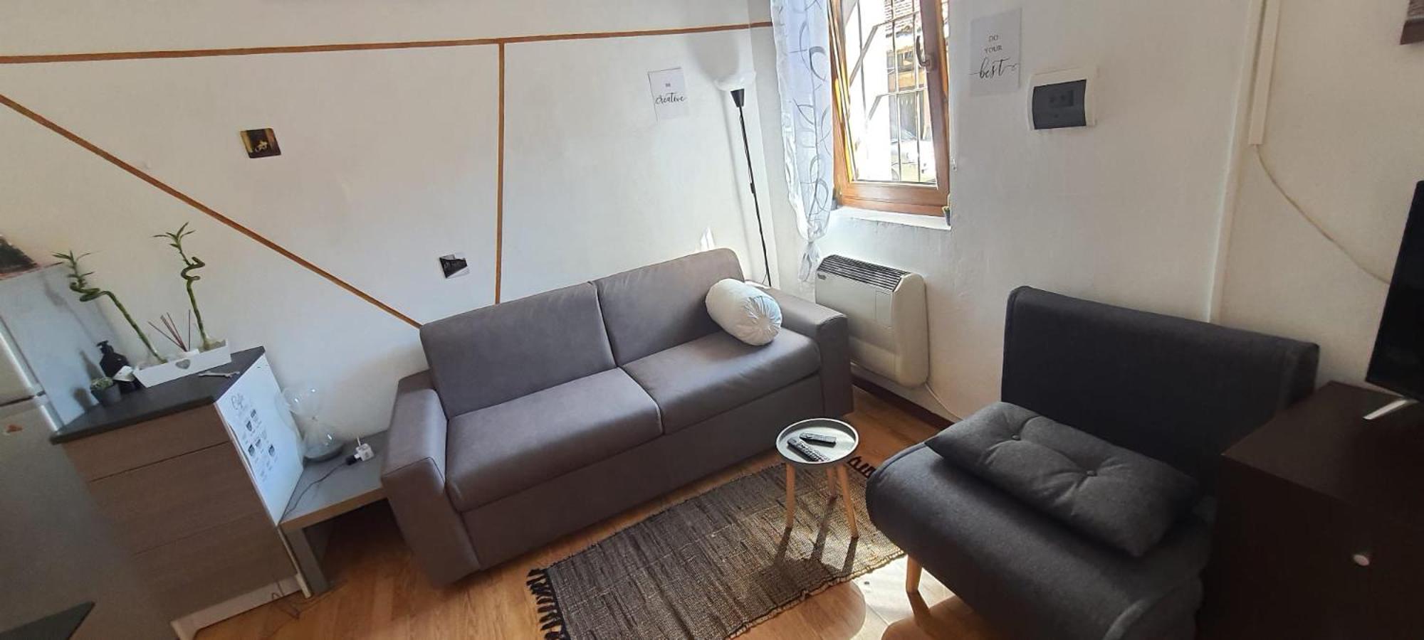 One-Bedroom Apartment photo 1