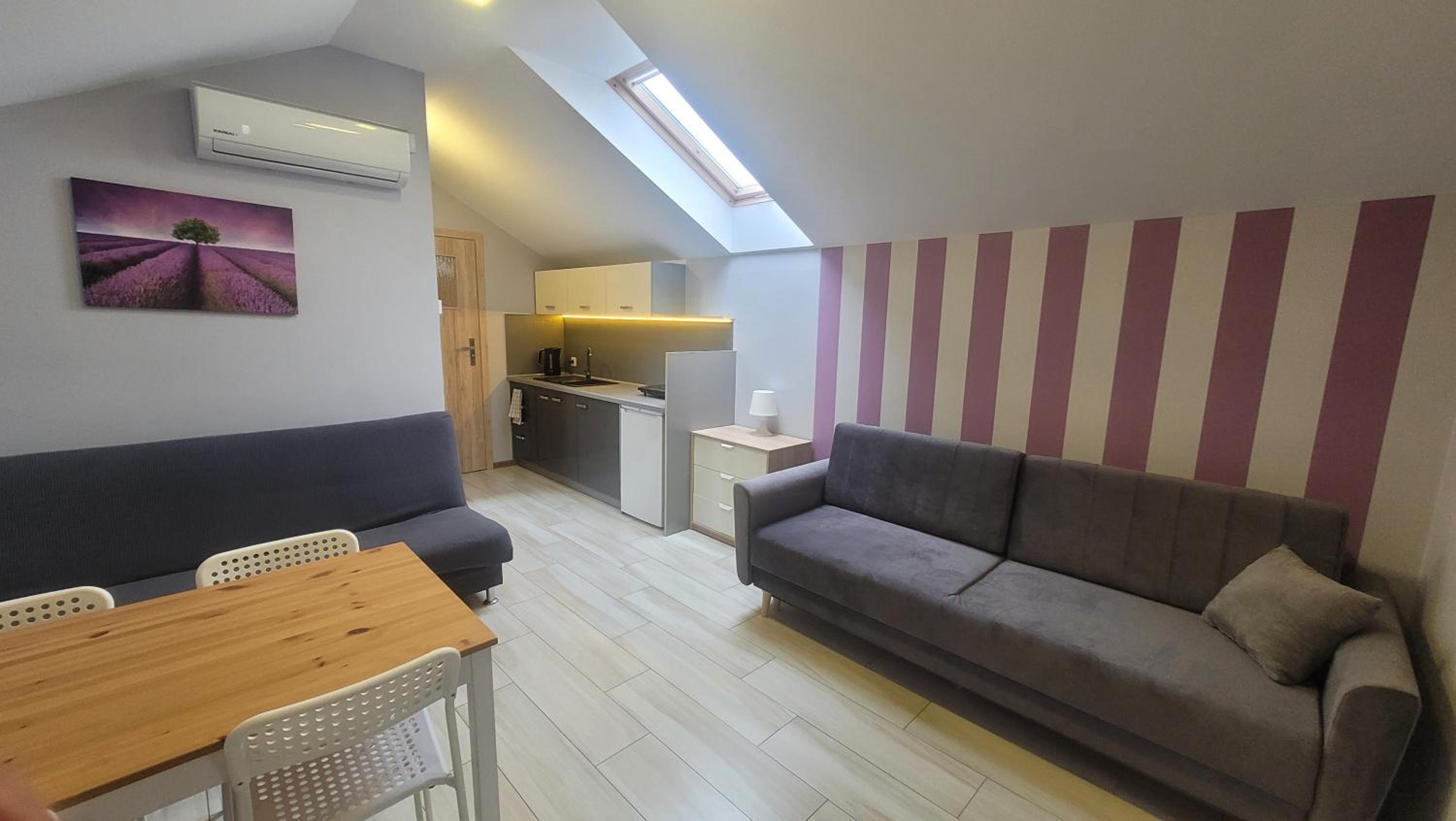 One-Bedroom Apartment photo 1