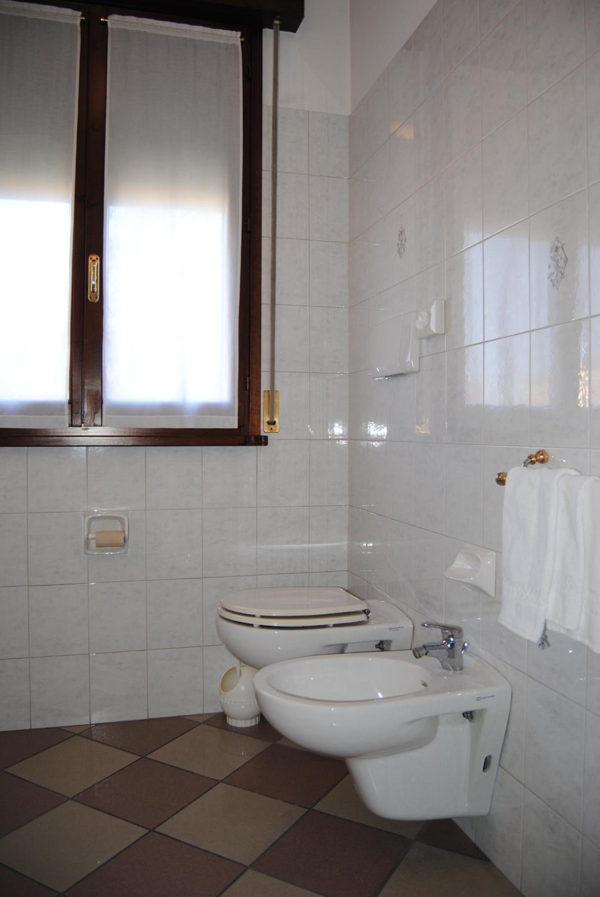 Economy Double Room - Photo 4
