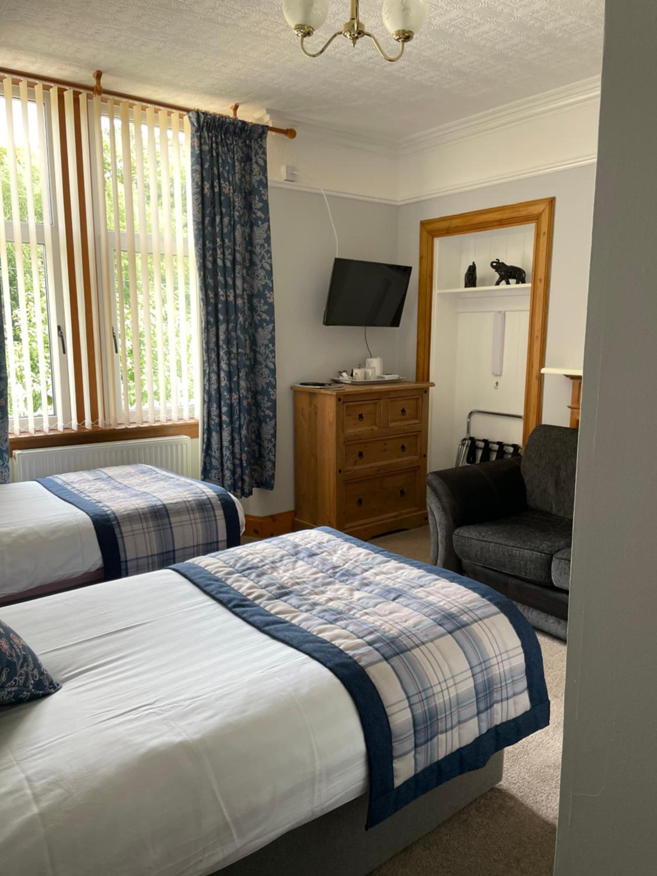 Twin Room with Private Bathroom photo 2
