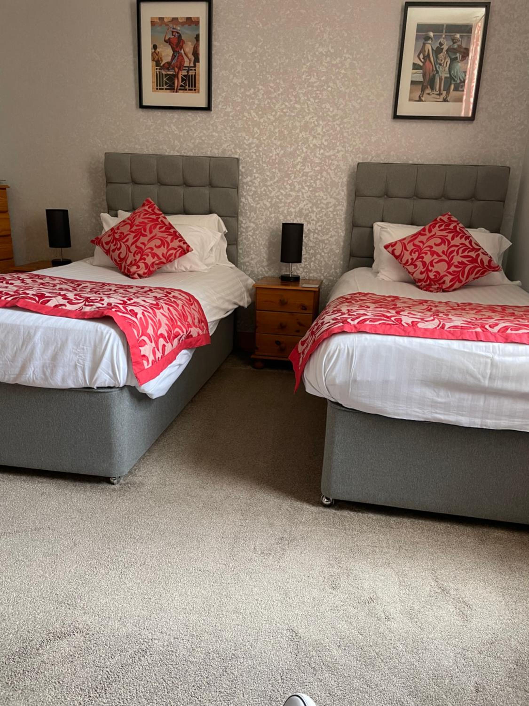 Twin Room with Private Bathroom photo 3