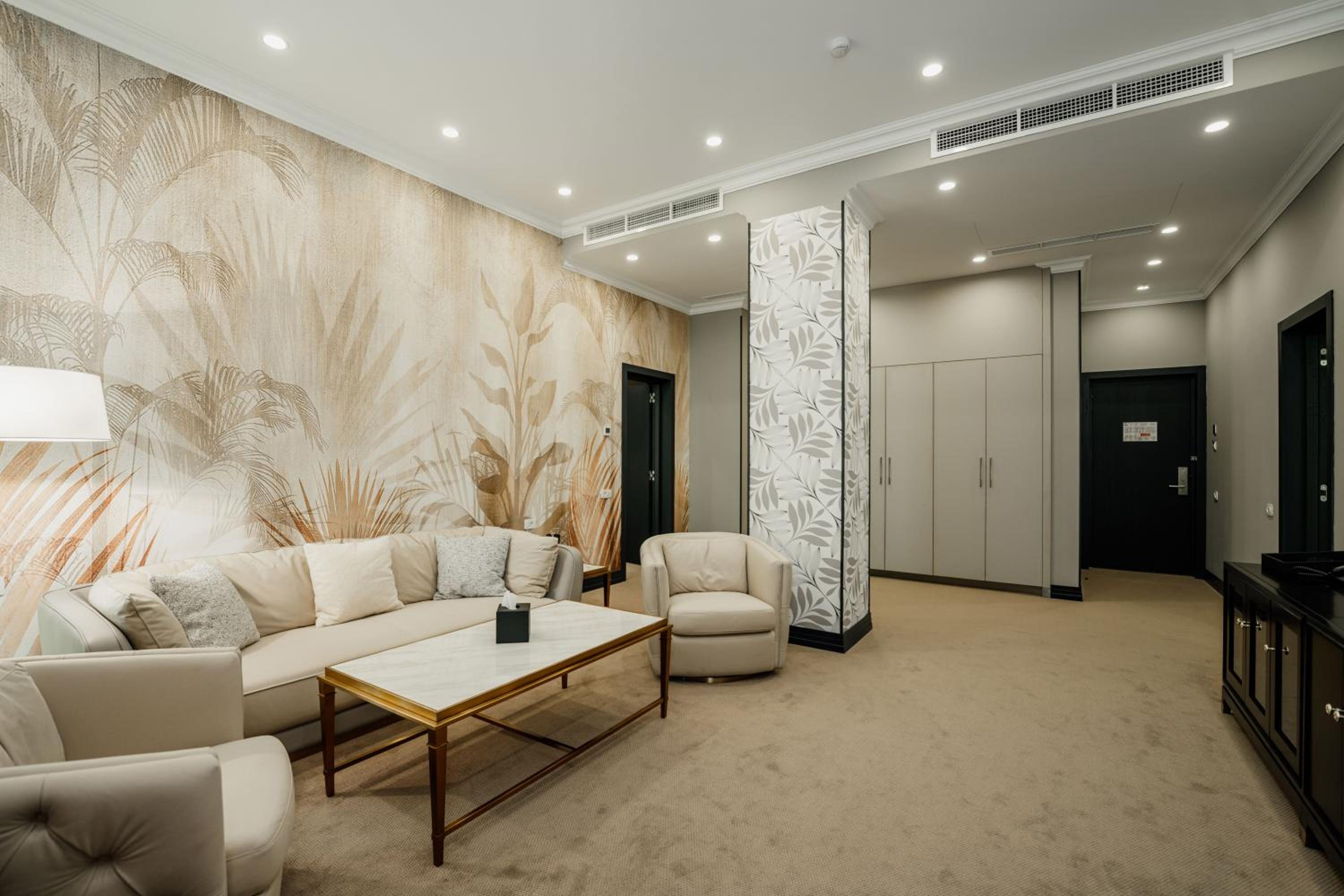 Family Suite with Balcony photo 2